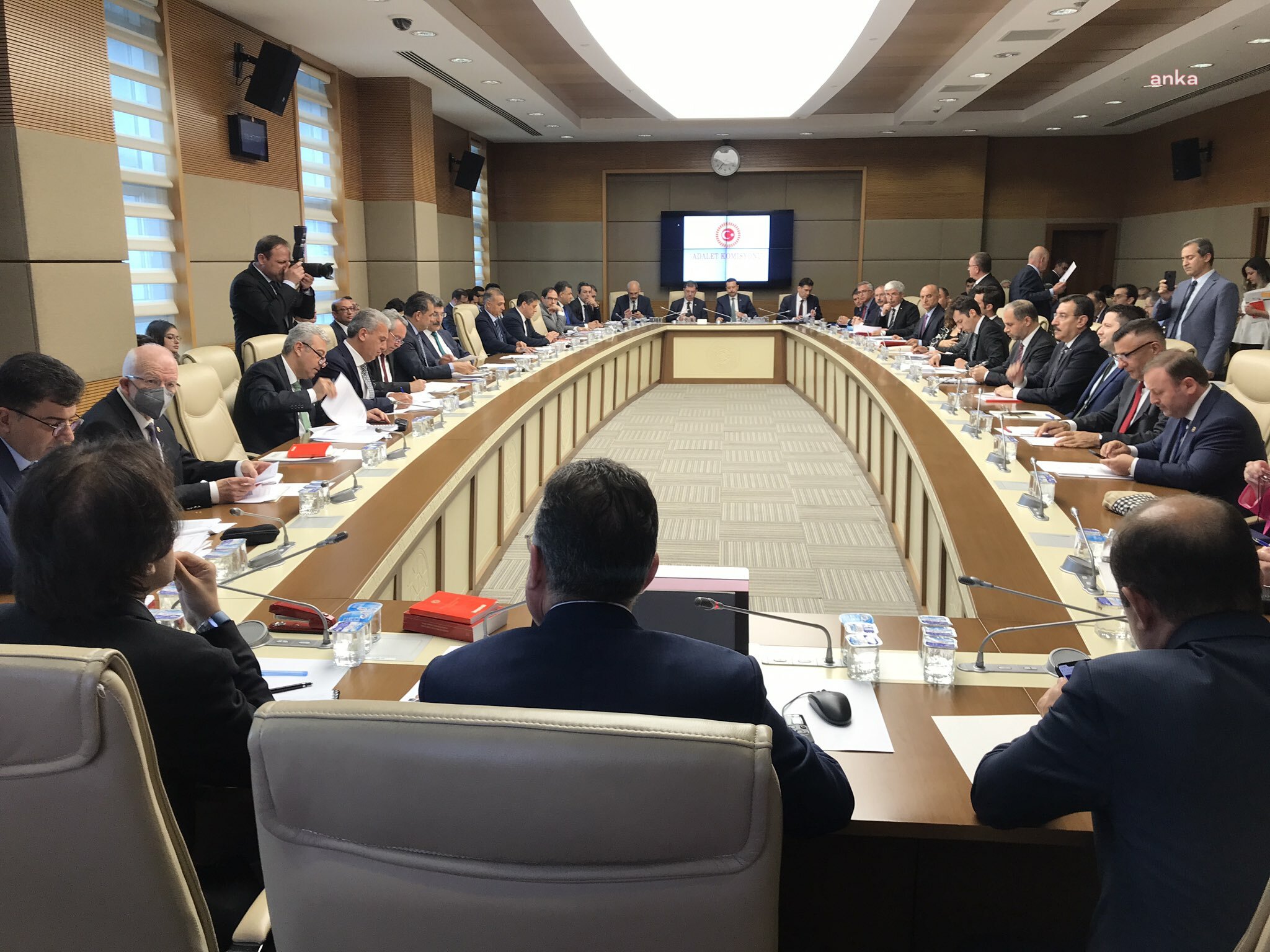 6. YARGI PAKETİ MÜZAKERELERİ ADALET KOMİSYONU’NDA SÜRÜYOR. TBB, SÖZLÜ MÜLAKATIN KALDIRILMASINI İSTEDİ