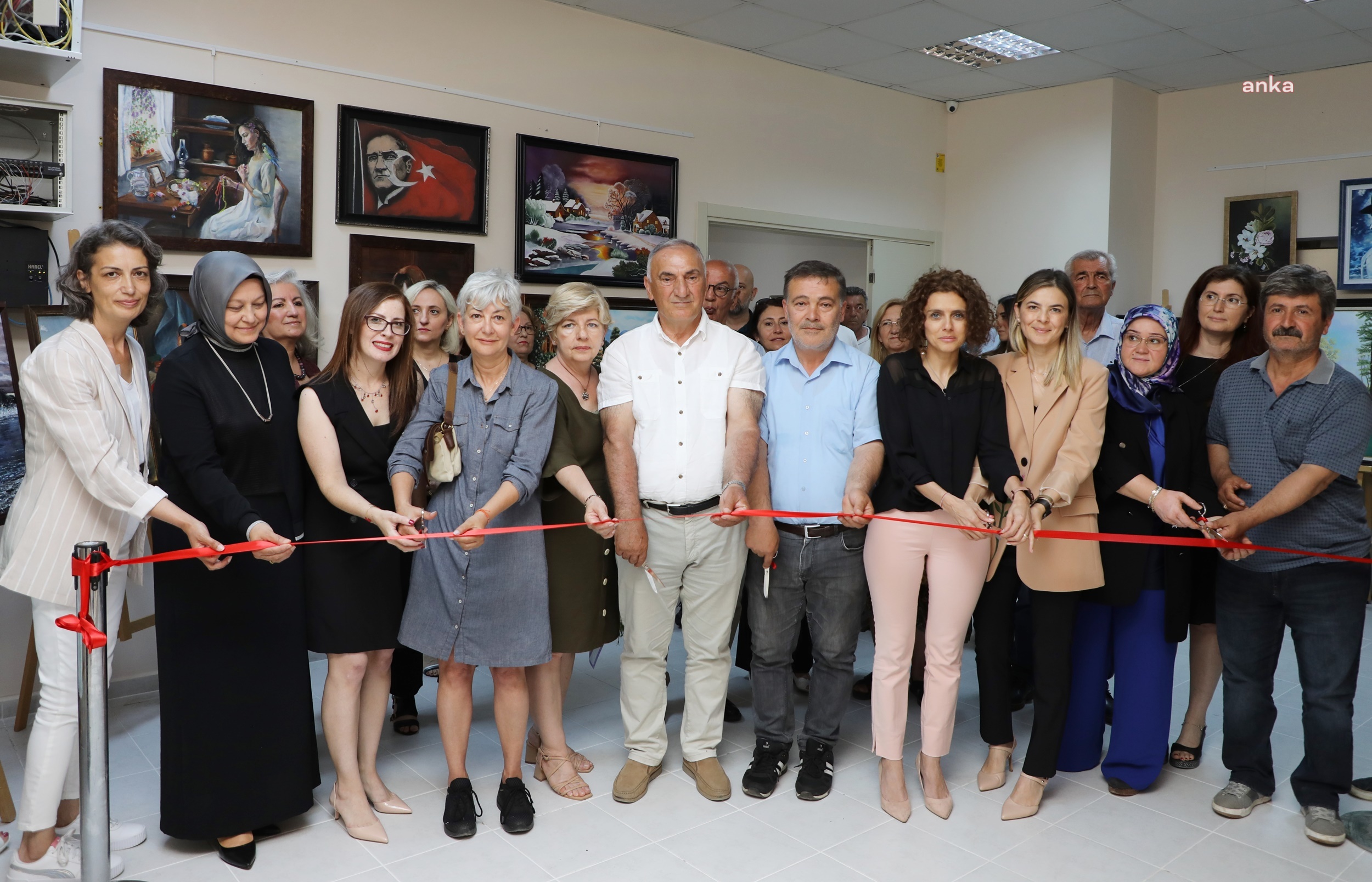 MUDANYA HOBİ SANAT ATÖLYELERİ RESİM VE EBRU SERGİSİ AÇILDI