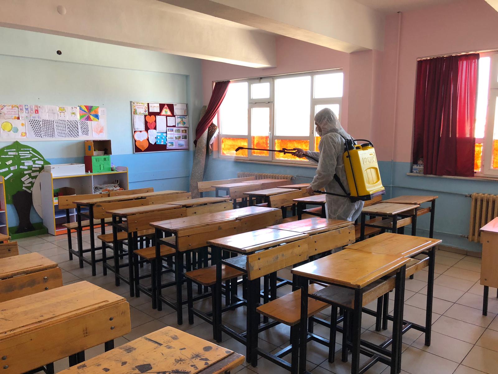 BURHANİYE’DE OKULLAR SINAV ÖNCESİ DEZENFEKTE EDİLDİ