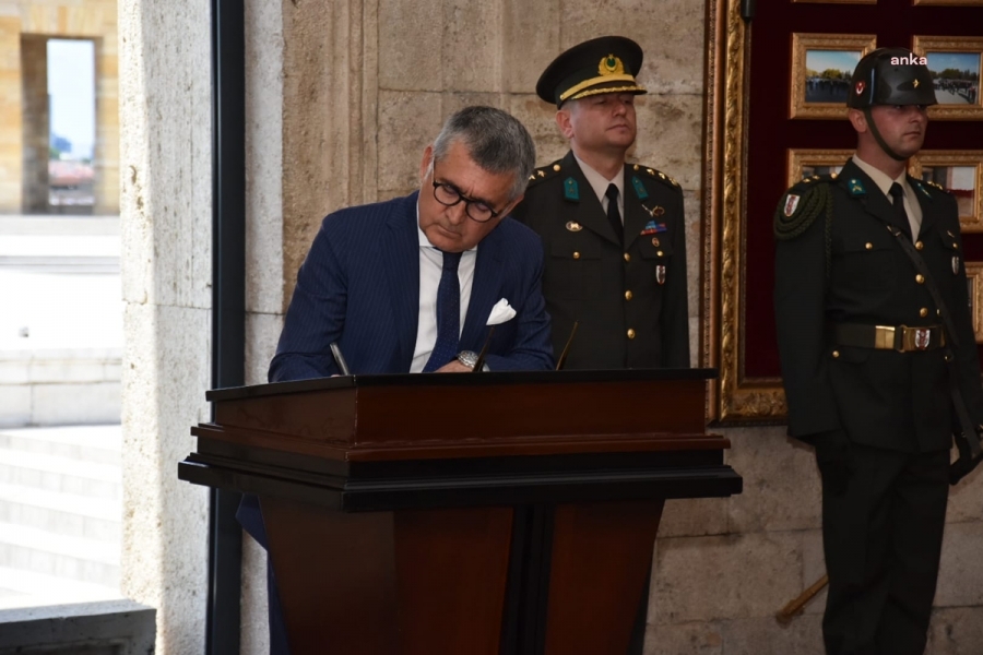 TÜSİAD YÖNETİM KURULU, ANITKABİR’İ ZİYARET ETTİ
