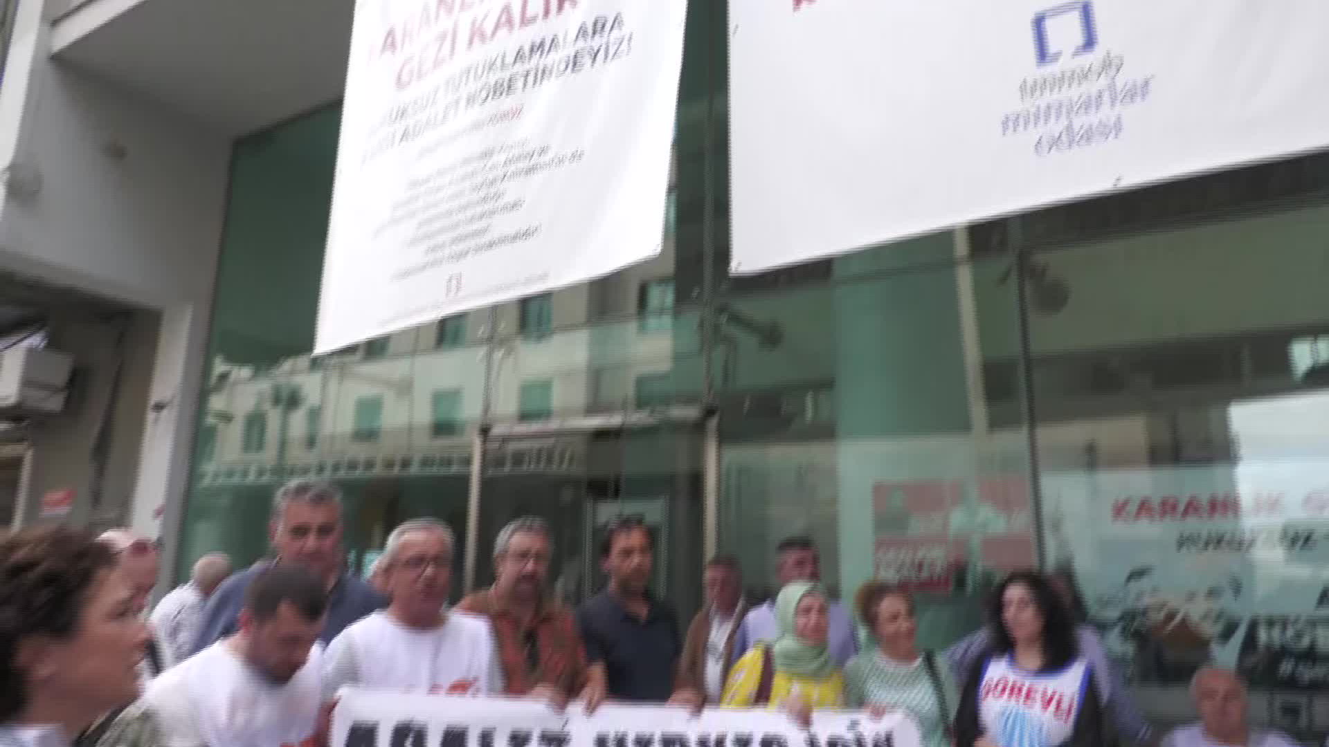 TMMOB İSTANBUL ŞUBESİ ÖNÜNDE BAŞLATILAN 'GEZİ İÇİN ADALET NÖBETİ' 44’ÜNCÜ GÜNÜNDE DEVAM ETTİ