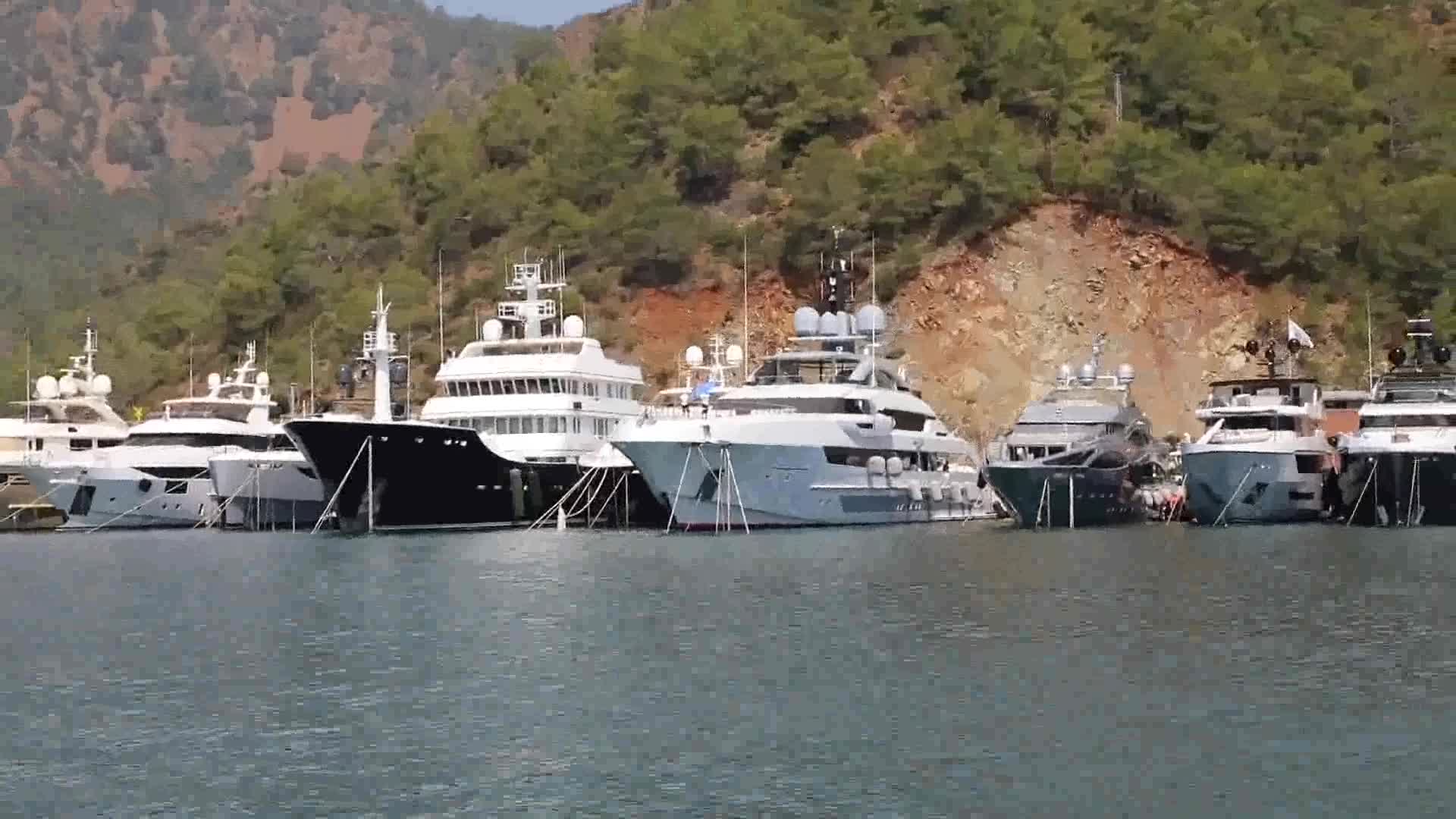 MUĞLA BÜYÜKŞEHİR’DEN GÖCEK’TE DENİZ DİBİ TEMİZLİĞİ