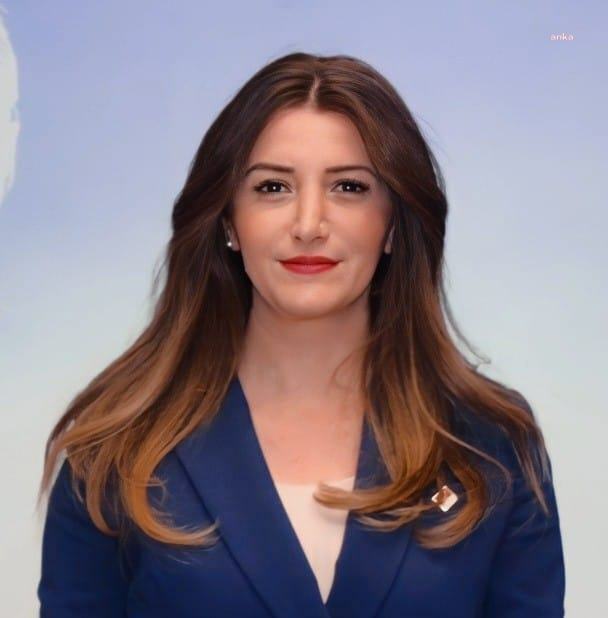 CAMİDEN ÇAV BELLA YAYININI SOSYAL MEDYADAN PAYLAŞAN BANU ÖZDEMİR, HAKİM KARŞISINA ÇIKTI: BU ÜLKE ADINA ÖZÜR BEKLİYORUM