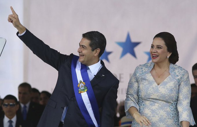 HONDURAS DEVLET BAŞKANI EŞİ VE KENDİSİNİN KORONAVİRÜS OLDUĞUNU DOĞRULADI