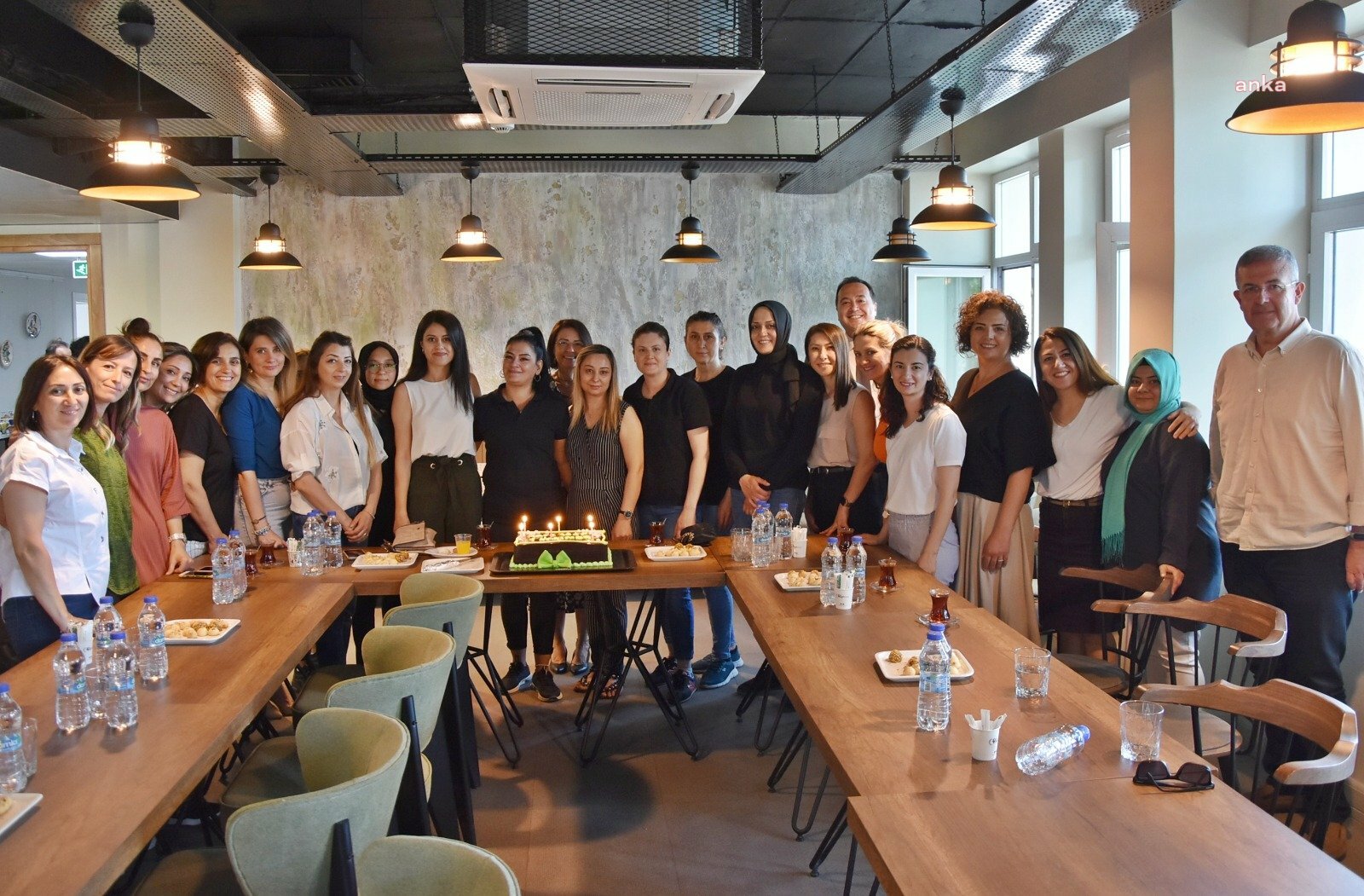 AKHİSAR’IN İLK KADIN KAFE’Sİ BİRİNCİ YILINI KUTLADI