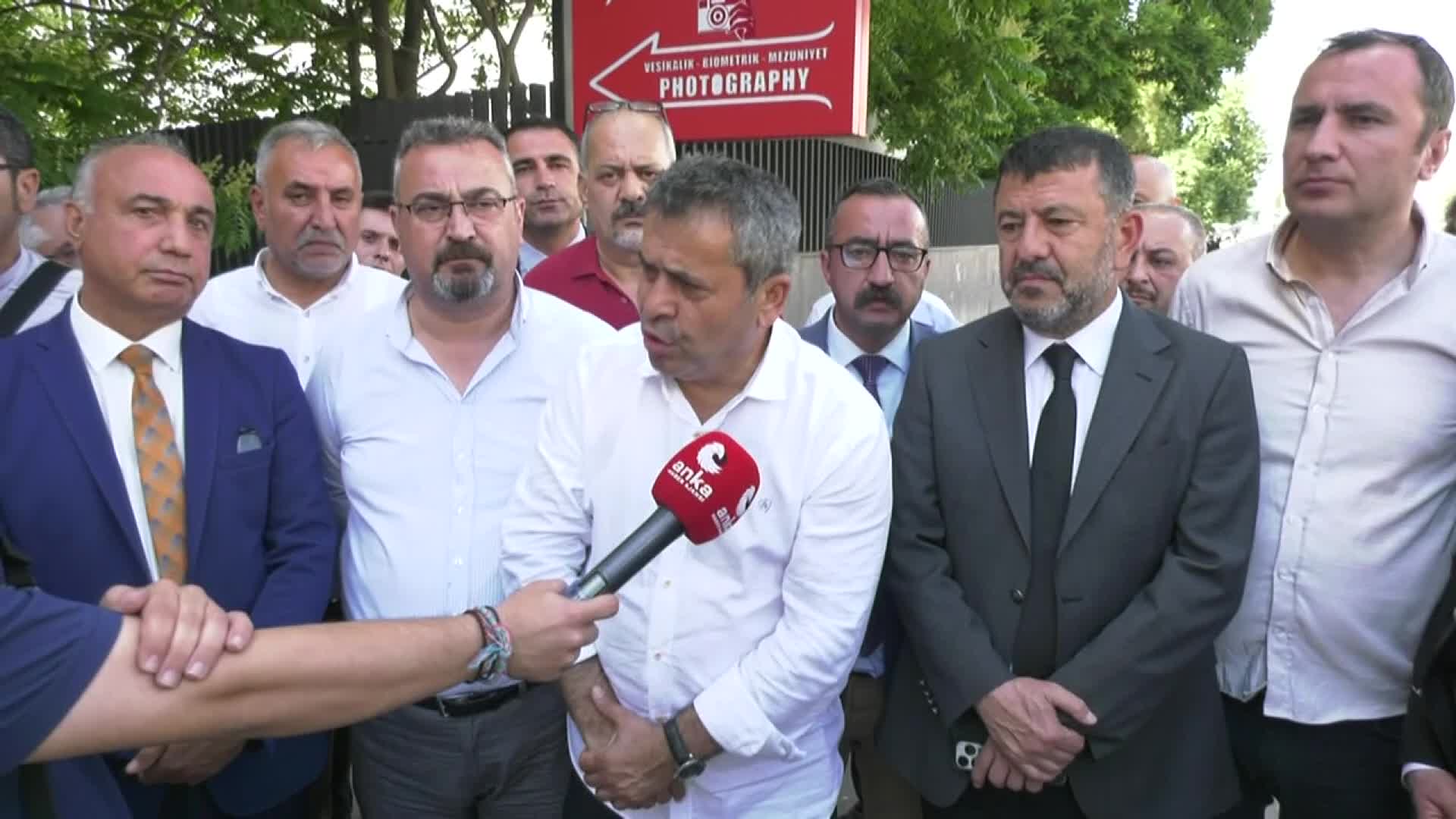TÜİK ÖNÜNDE DARP EDİLEN BİRLEŞİK KAMU İŞ BAŞKANI MEHMET BALIK: AKP İKTİDARI HESAP VERECEK, AZ KALDI, GELDİKLERİ GİBİ GİDECEKLER