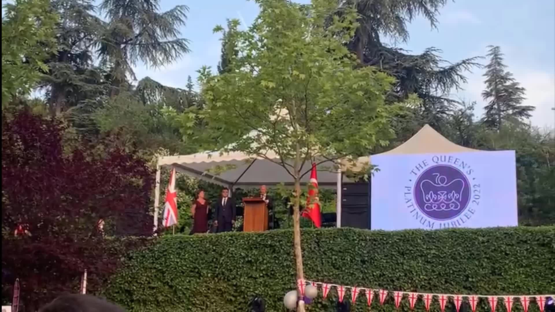 KRALİÇE İKİNCİ ELİZABETH’İN DOĞUM GÜNÜ ANKARA’DA KUTLANDI. İNGİLTERE BÜYÜKELÇİSİ CHİLCOTT: "TÜRKİYE CUMHURBAŞKANI VE KRALİÇE ŞEREFİNE KADEH KALDIRALIM"
