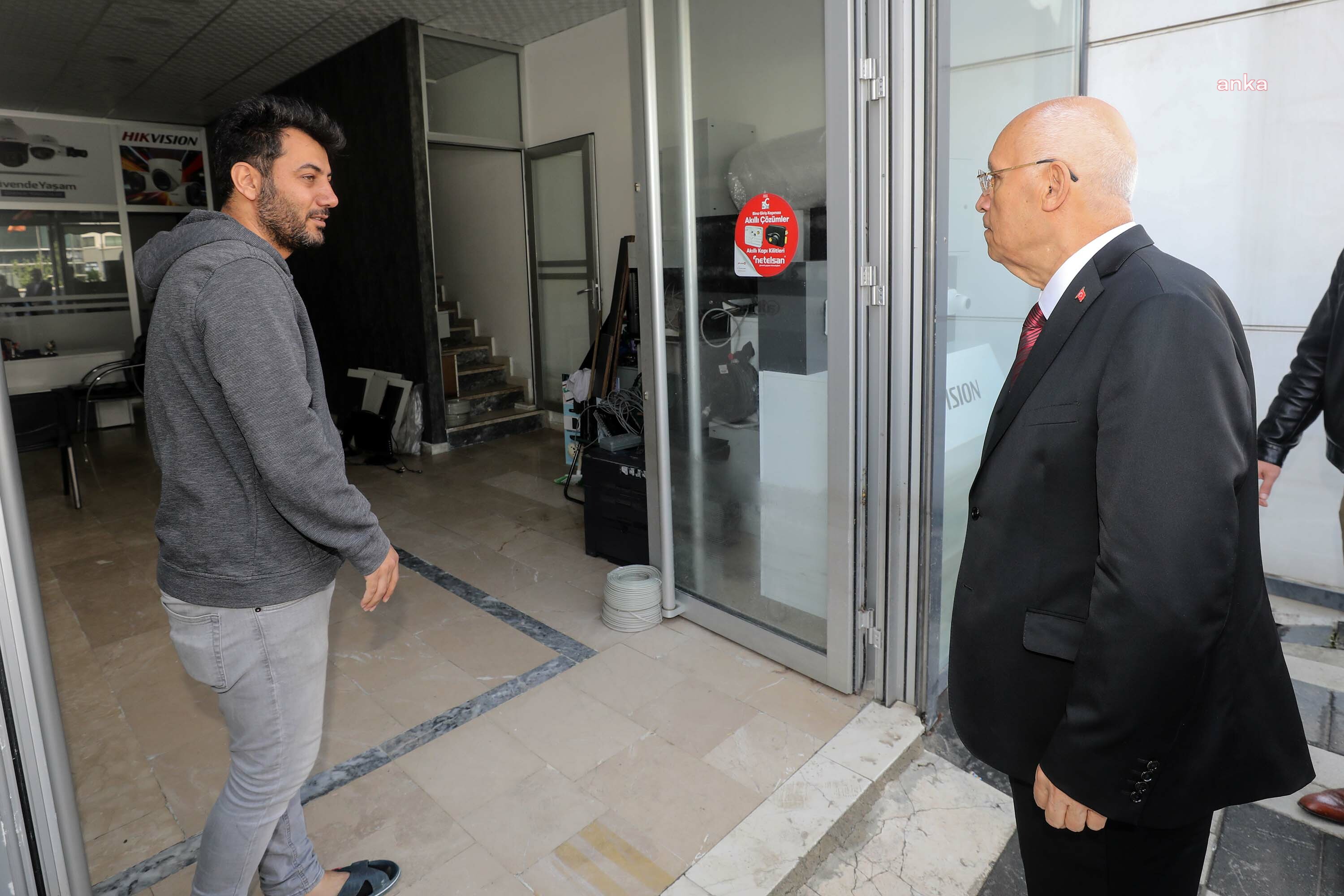 YENİMAHALLE BELEDİYE BAŞKANI YAŞAR, SEL MAĞDURLARINI ZİYARET ETTİ