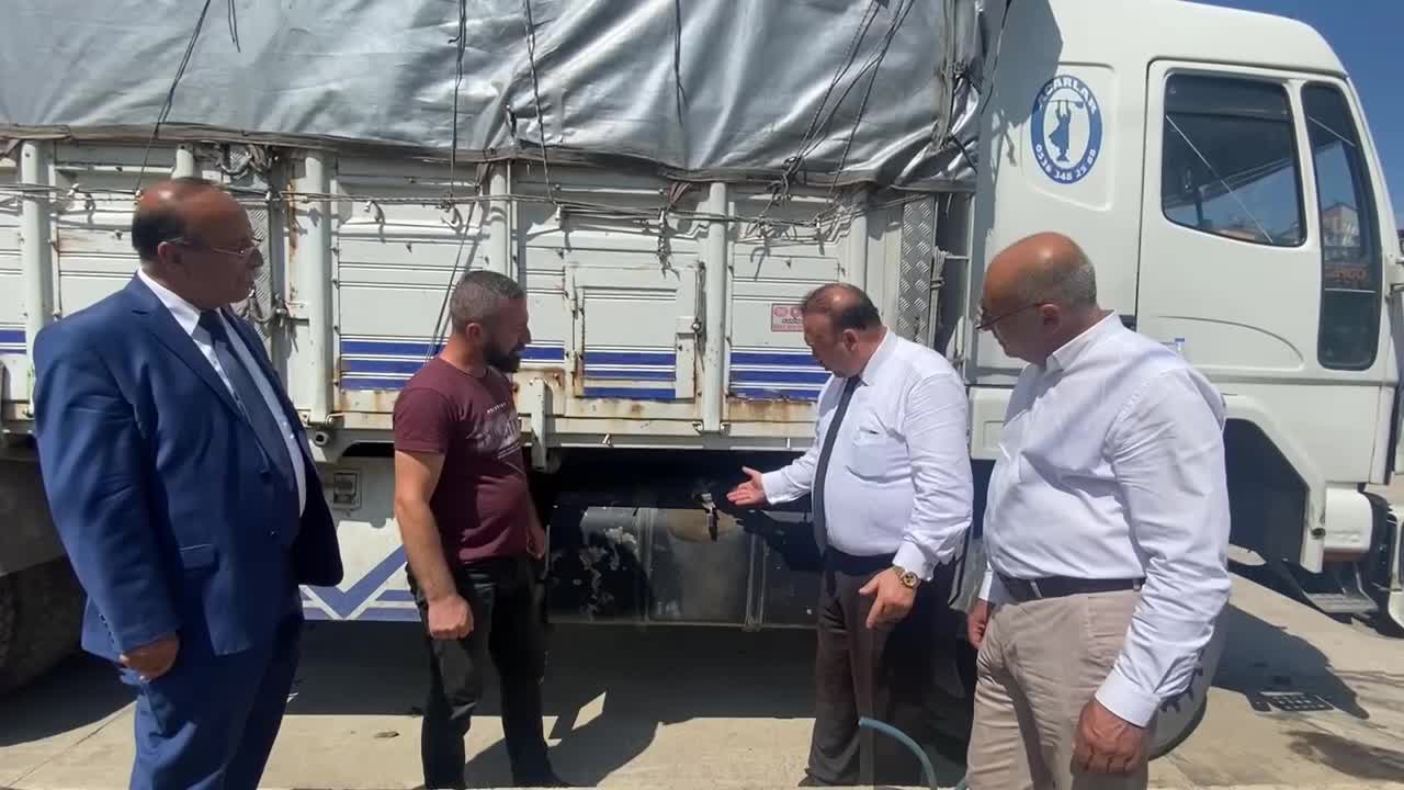 KAMYON ŞOFÖRÜ YAKIT DEPOSUNA ASMA KİLİT TAKTI: “DEPOMUZ 11-12 BİN LİRAYA DOLUYOR. MECBUREN ARTIK KİLİT VURUYORUZ Kİ MAZOTUMUZ ÇALINMASIN”