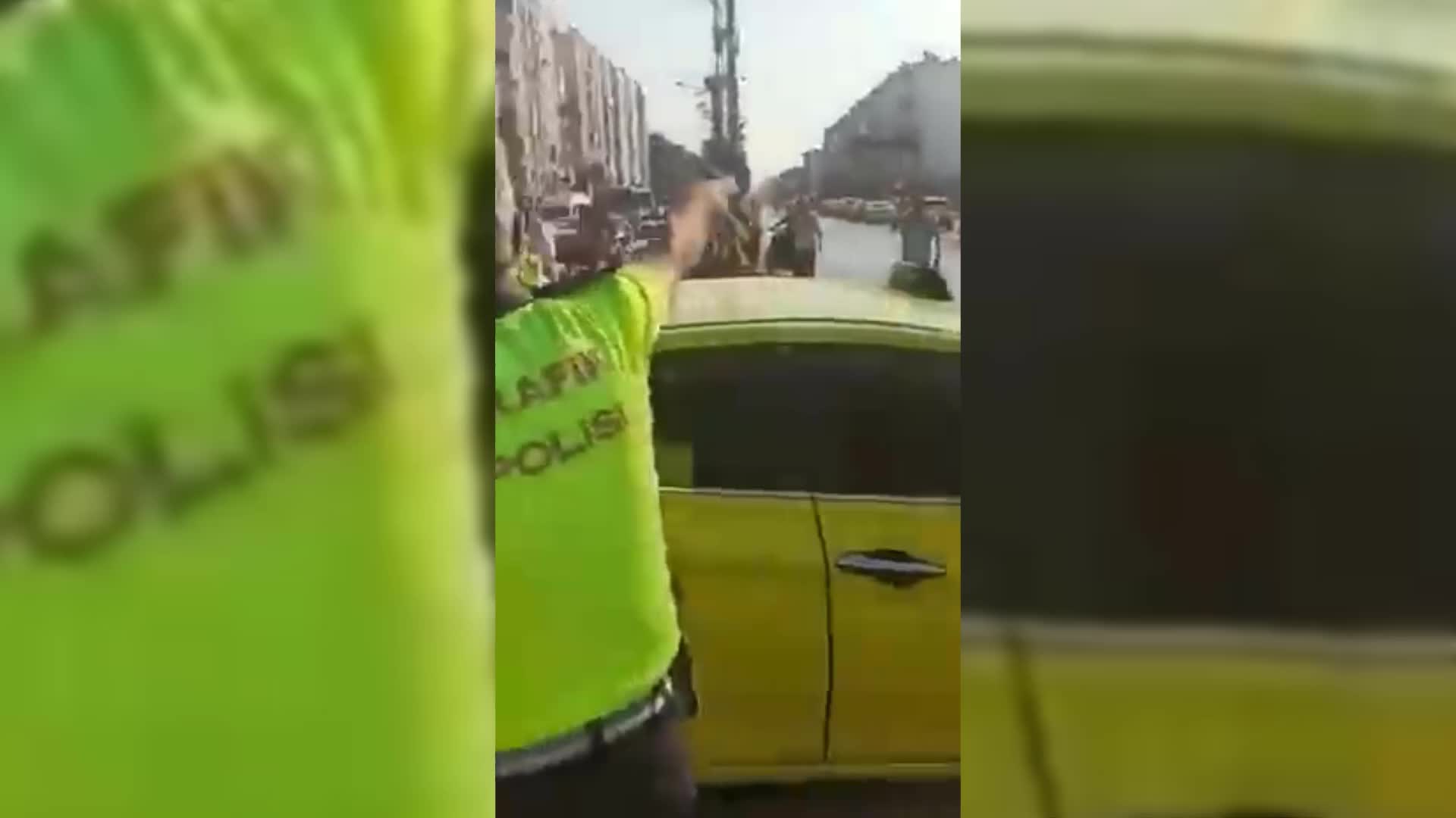 MERSİN'DE TAKSİCİLER AKARYAKITA PEŞ PEŞE GELEN ZAMLARI KONTAK KAPATARAK PROTESTO ETTİ