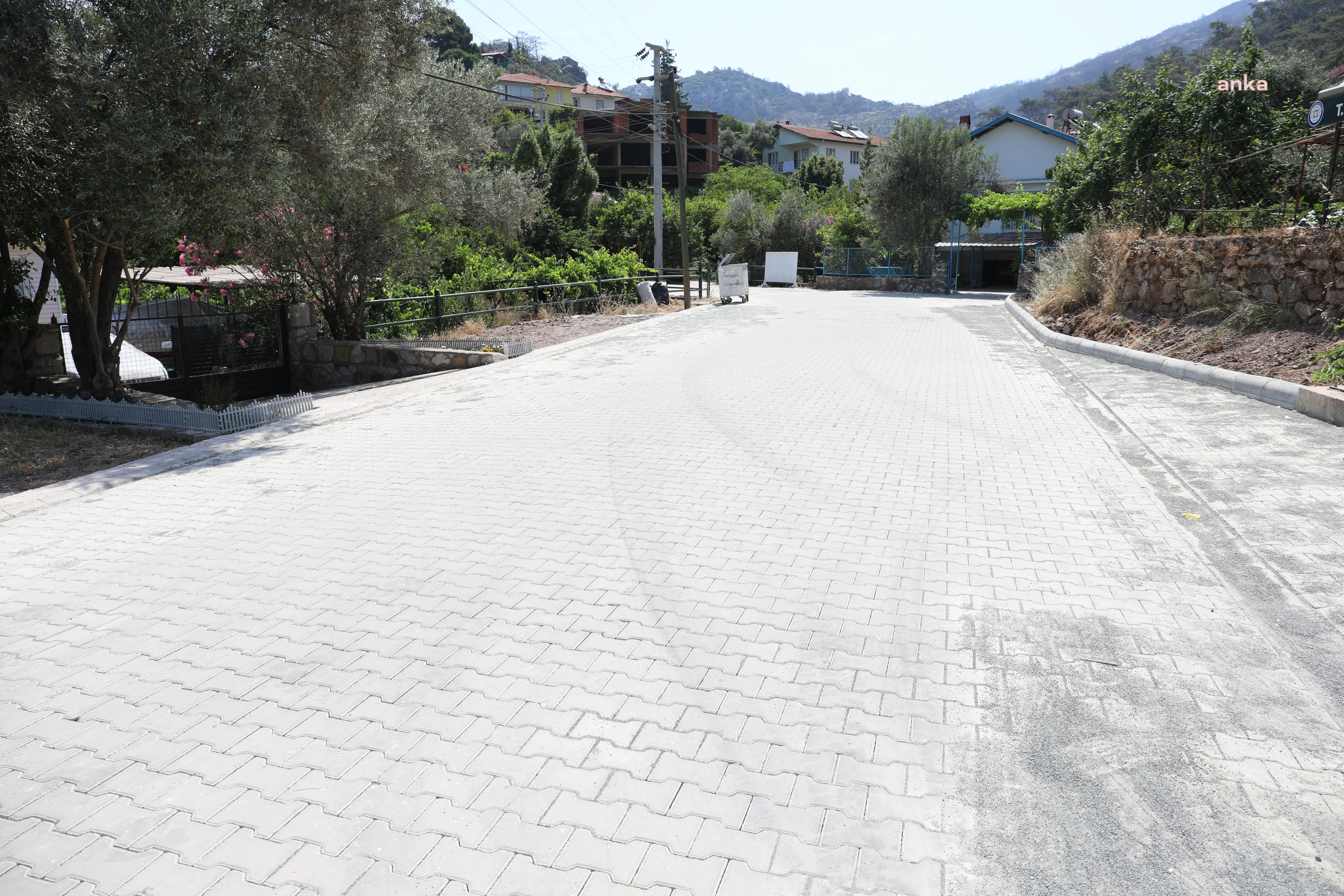MARMARİS BELEDİYESİ, YOL YAPIM ÇALIŞMALARINA DEVAM EDİYOR