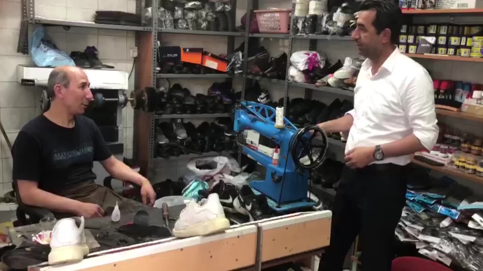 NİĞDELİ AYAKKABI TAMİRCİSİ: "VATANDAŞ AYAKKABI ALAMADIĞI İÇİN TAMİRLE GEÇİŞTİRMEYE ÇALIŞIYOR"