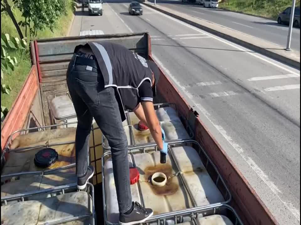 İSTANBUL’DA 20 BİN LİTRE KAÇAK AKARYAKIT ELE GEÇİRİLDİ