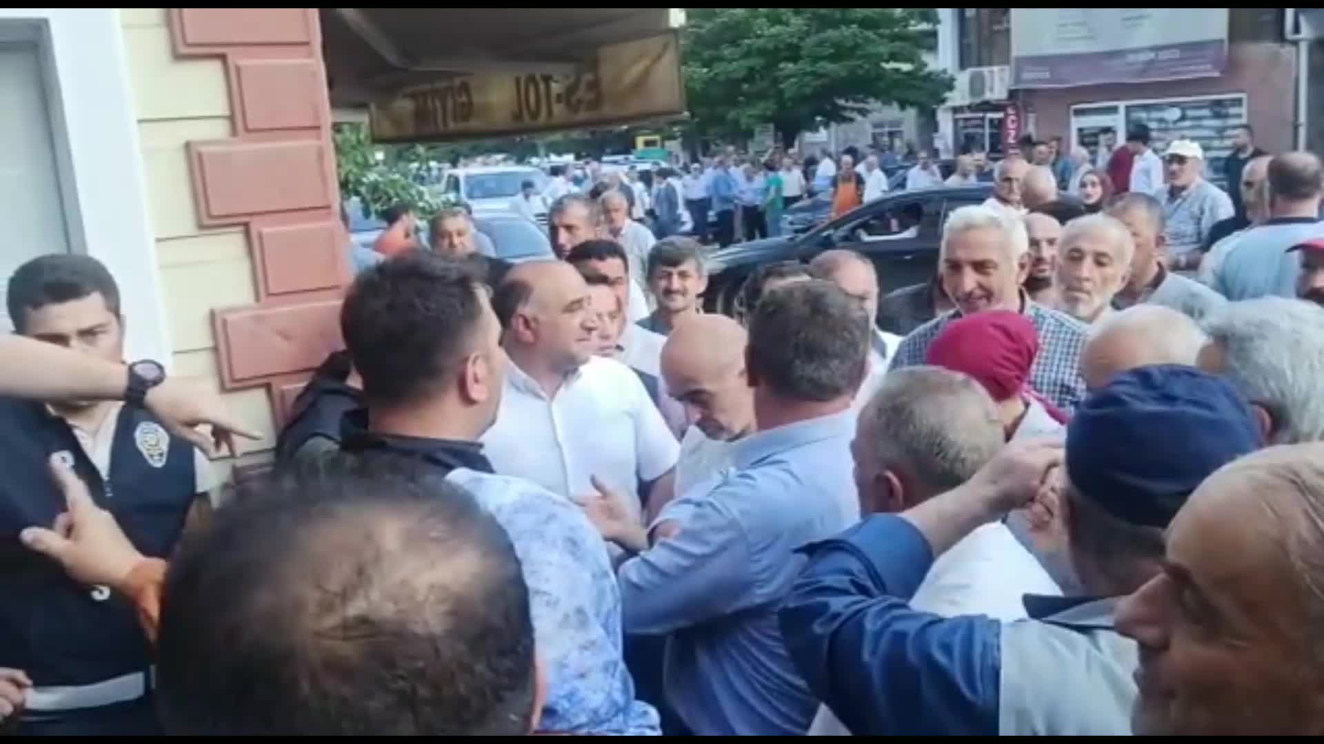 AKP GENEL BAŞKANVEKİLİ YILDIRIM: “YUSUFELİ’NDE DOĞMUŞ BÜYÜMÜŞ, HAYALLERİ BU İLÇEDE GEÇMİŞ İNSANLARIN İHTİYAÇLARI VE BEKLENTİLERİ KARŞILANACAKTIR”