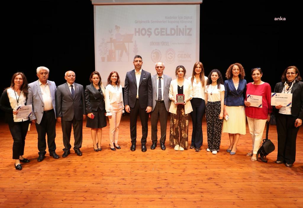 KARTAL’DA KADINLAR “DİJİTAL GİRİŞİMCİLİK” BELGELERİNİ ALDI