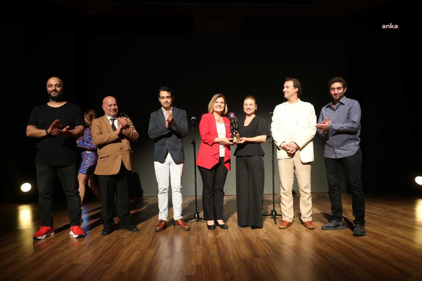 “LEYLA HANIM” FİLMİ ULUSLARARASI FİLM FESTİVALİNDE KOMİTE ÖZEL ÖDÜLÜ ALDI. İZMİT BELEDİYE BAŞKANI FATMA KAPLAN HÜRRİYET: “BU ÖDÜL VAR OLMA MÜCADELESİ VEREN CESUR KADINLARA ARMAĞAN OLSUN”