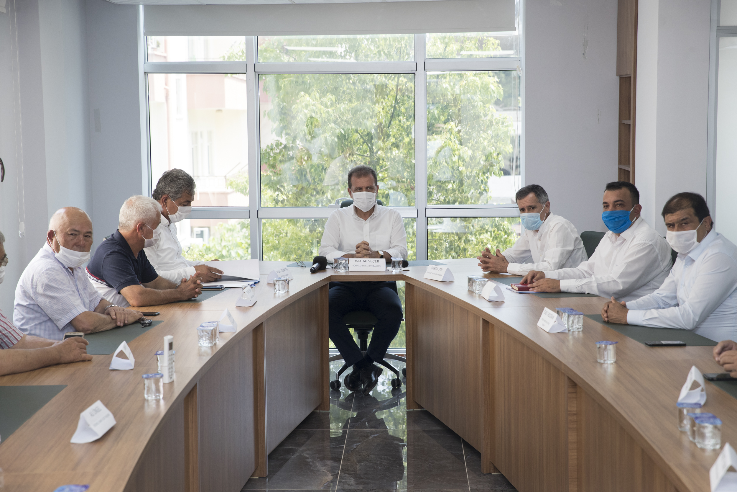 VAHAP SEÇER, ERDEMLİ TİCARET VE SANAYİ ODASI YÖNETİM KURULU ÜYELERİYLE BULUŞTU