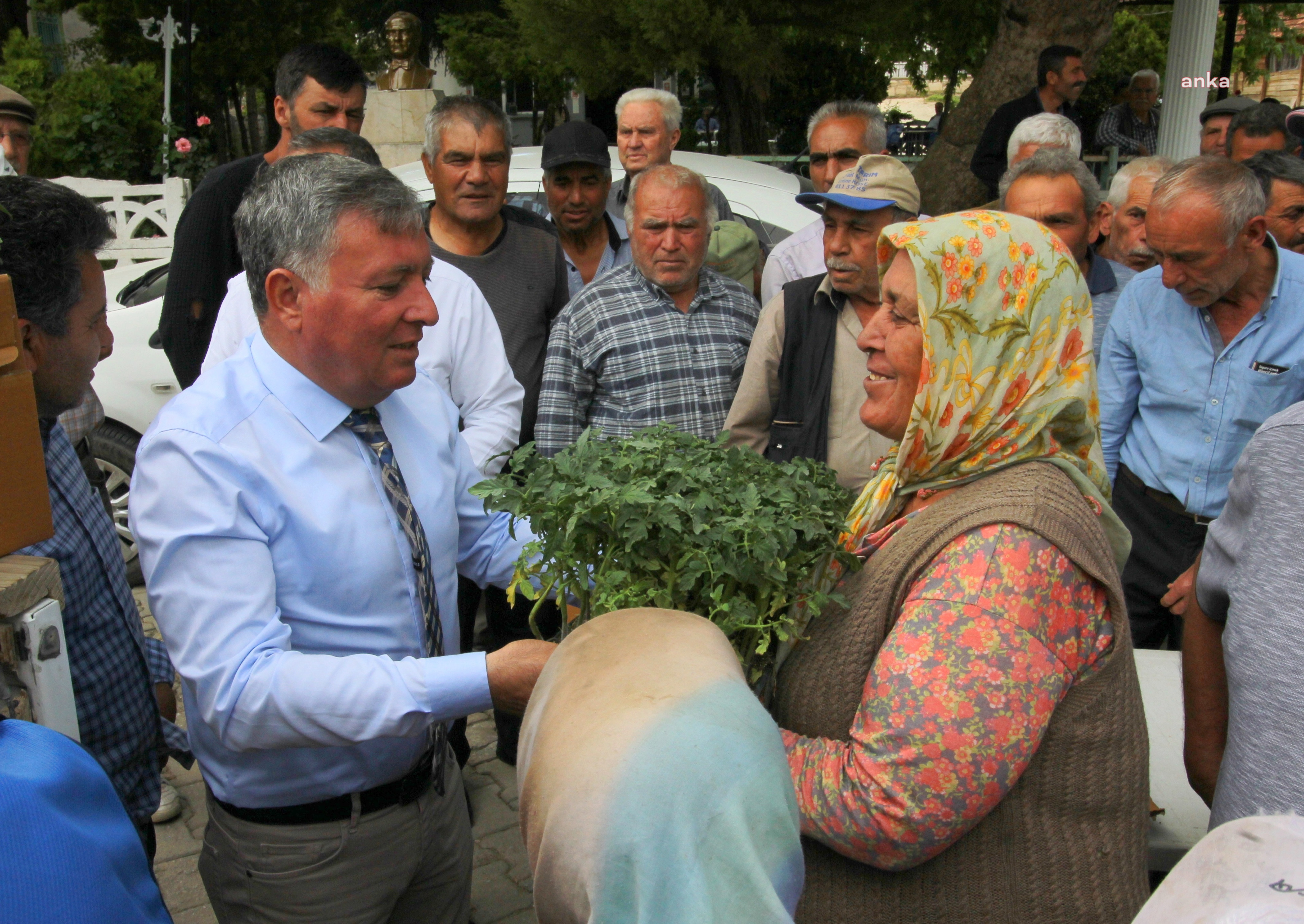 HONAZ BELEDİYESİ’NDEN SEL MAĞDURLARINA FİDE DESTEĞİ