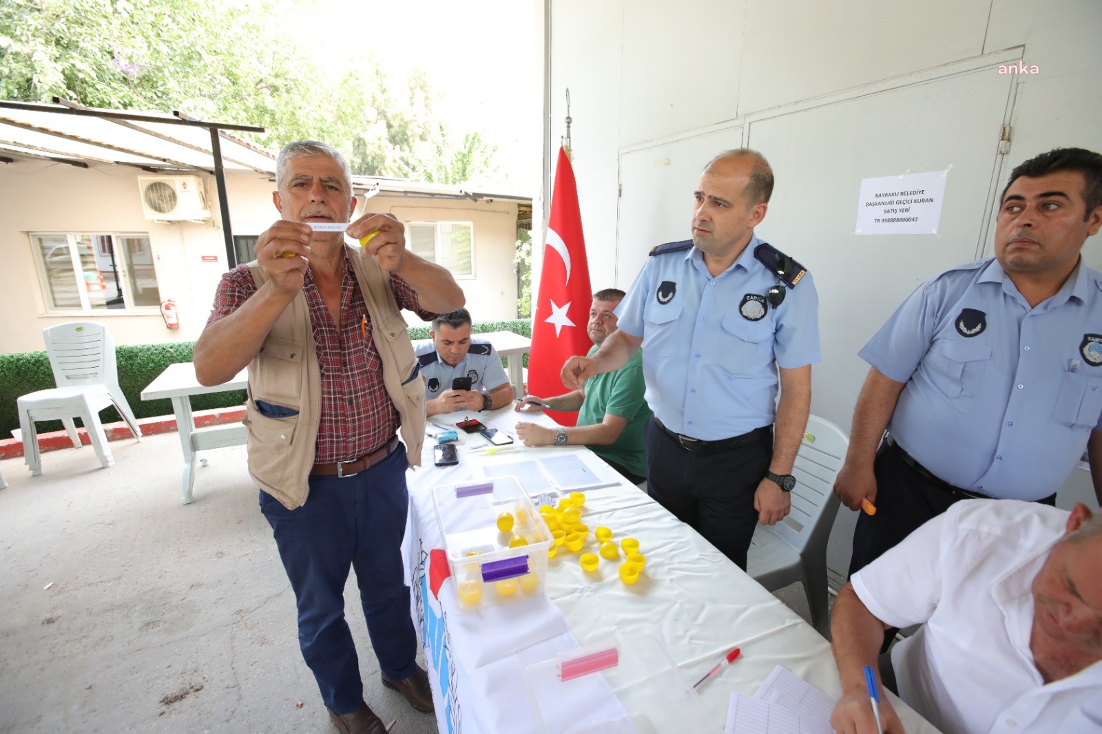 BAYRAKLI’DA KURBAN SATIŞ YERLERİ KURASI ÇEKİLDİ