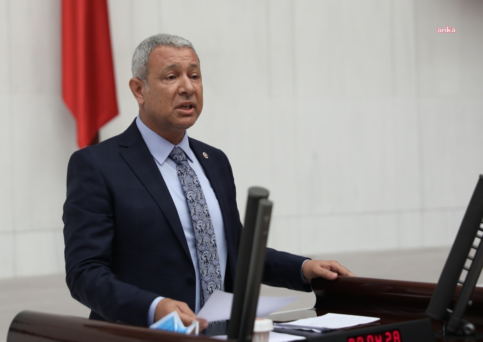 ORHAN SÜMER: “MEMLEKET PARSEL PARSEL KATARLILARA SATILIYOR”