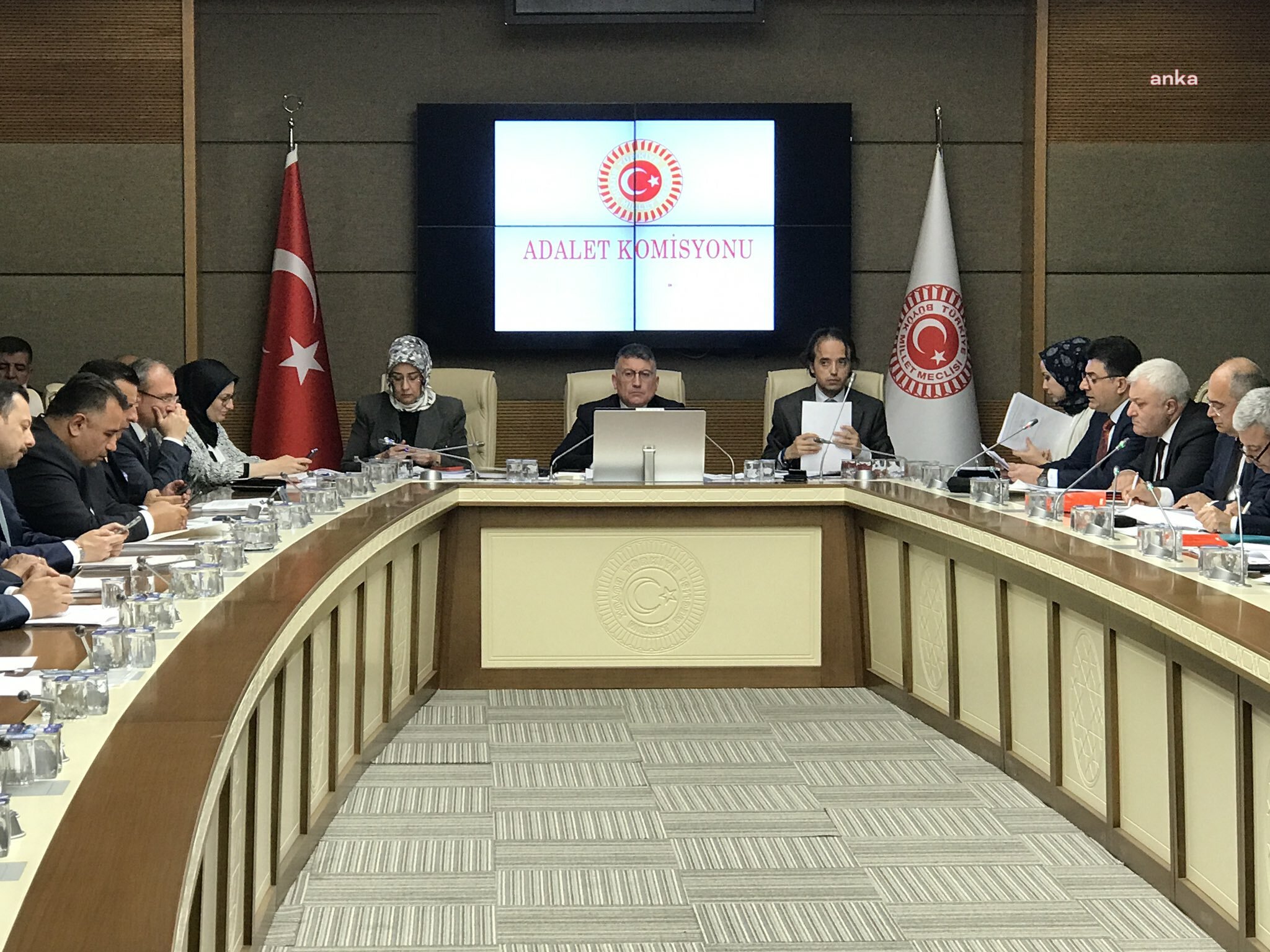 “SOSYAL MEDYA” YASASININ İLK 15 MADDESİ, TBMM ADALET KOMİSYONU’NDA KABUL EDİLDİ