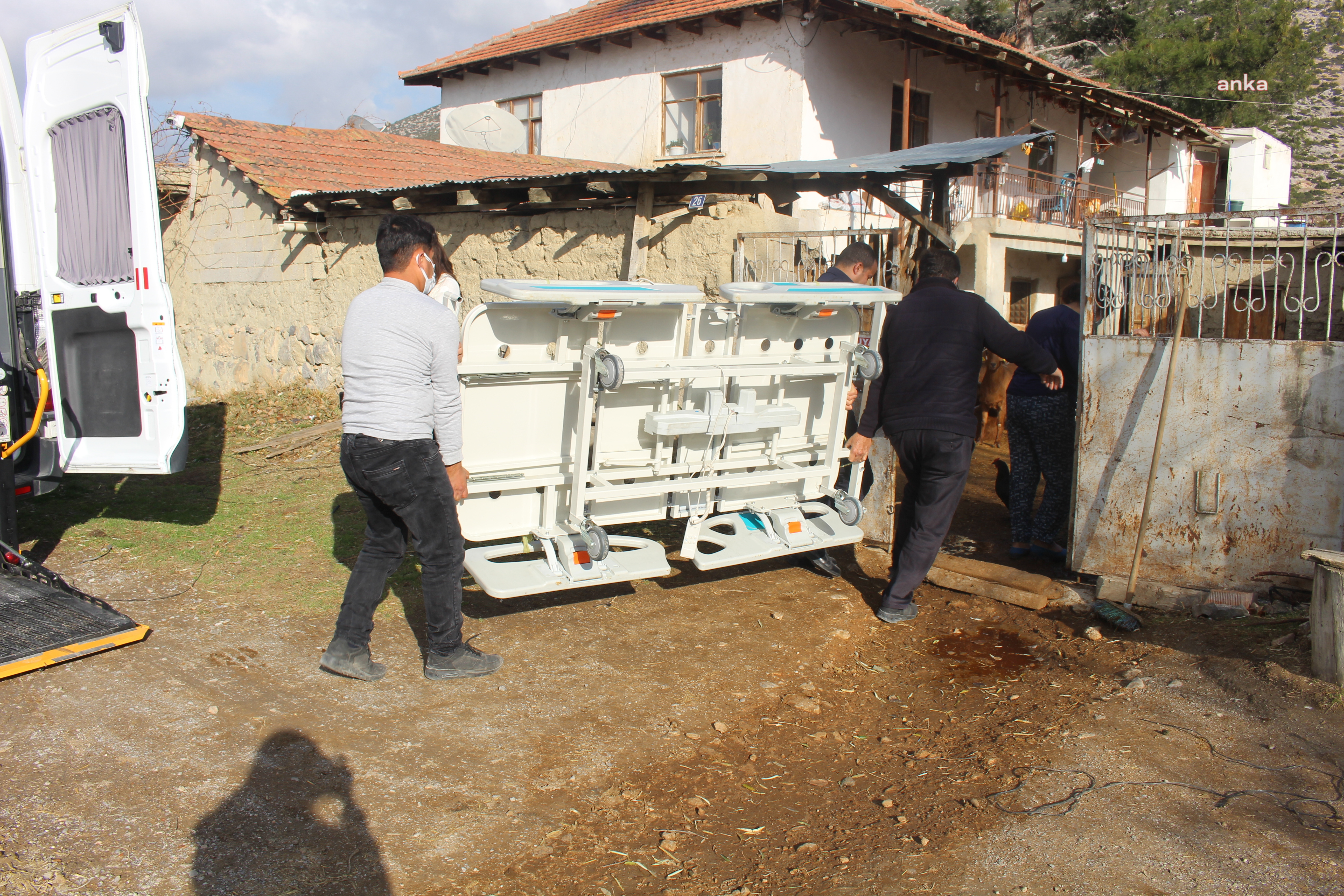 ANTALYA BÜYÜKŞEHİR HASTA YATAĞI DESTEĞİNE DEVAM EDİYOR