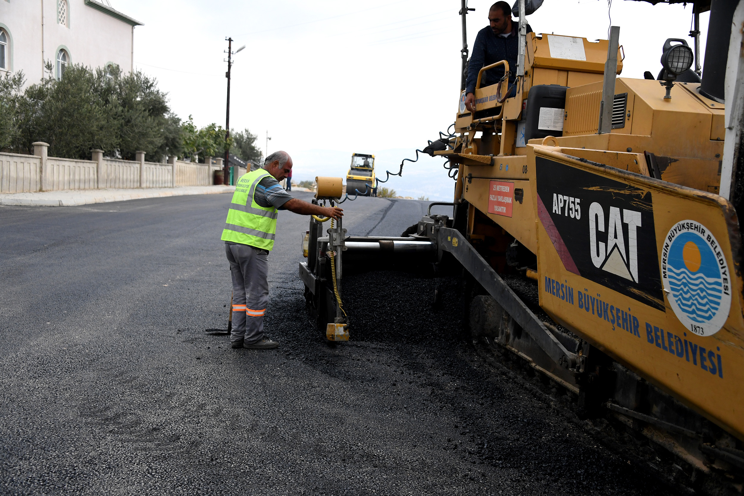 MERSİN'DE 14 AYDA 202 BİN 137 TON SICAK ASFALT ÇALIŞMASI YAPILDI