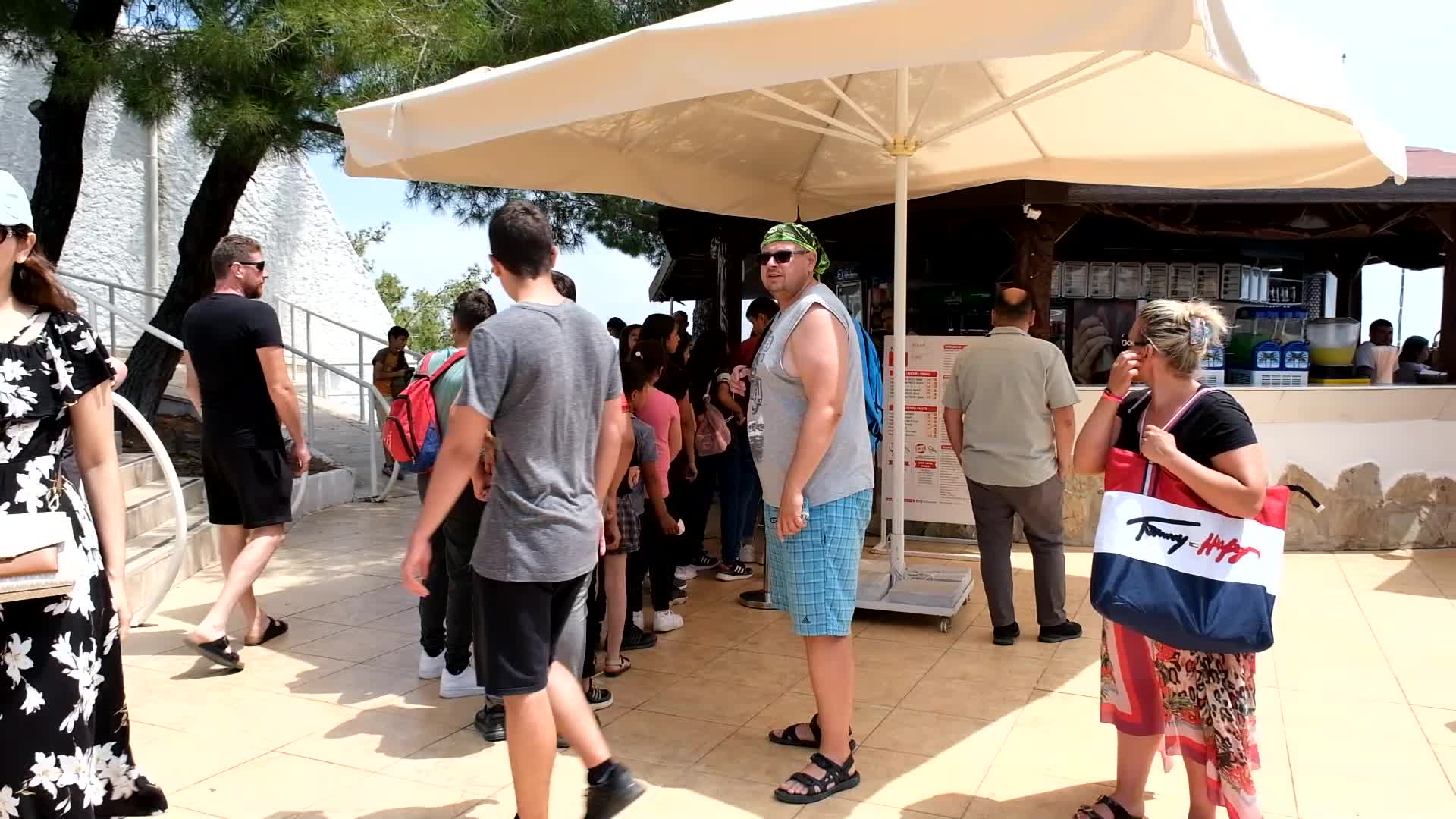KIRSALDAKİ GENÇLER ANTALYA’YI GEZİYOR