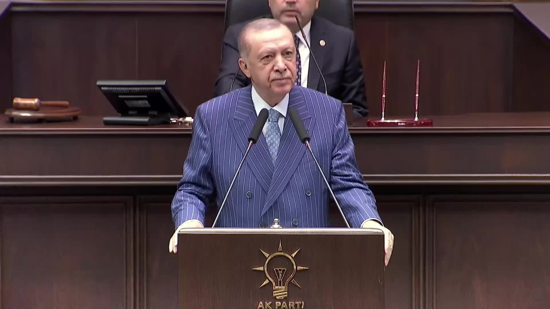 ERDOĞAN: “EY TÜSİAD'IN BAŞINA GELEN BEYEFENDİ, DIŞ POLİTİKADA SEN BİZE DERS VEREMEZSİN. HADDİNİ BİL. TÜSİAD BU GİDİŞİYLE DEVAM EDERSE, BU İKTİDARIN KAPISINI ÇALMASIN”