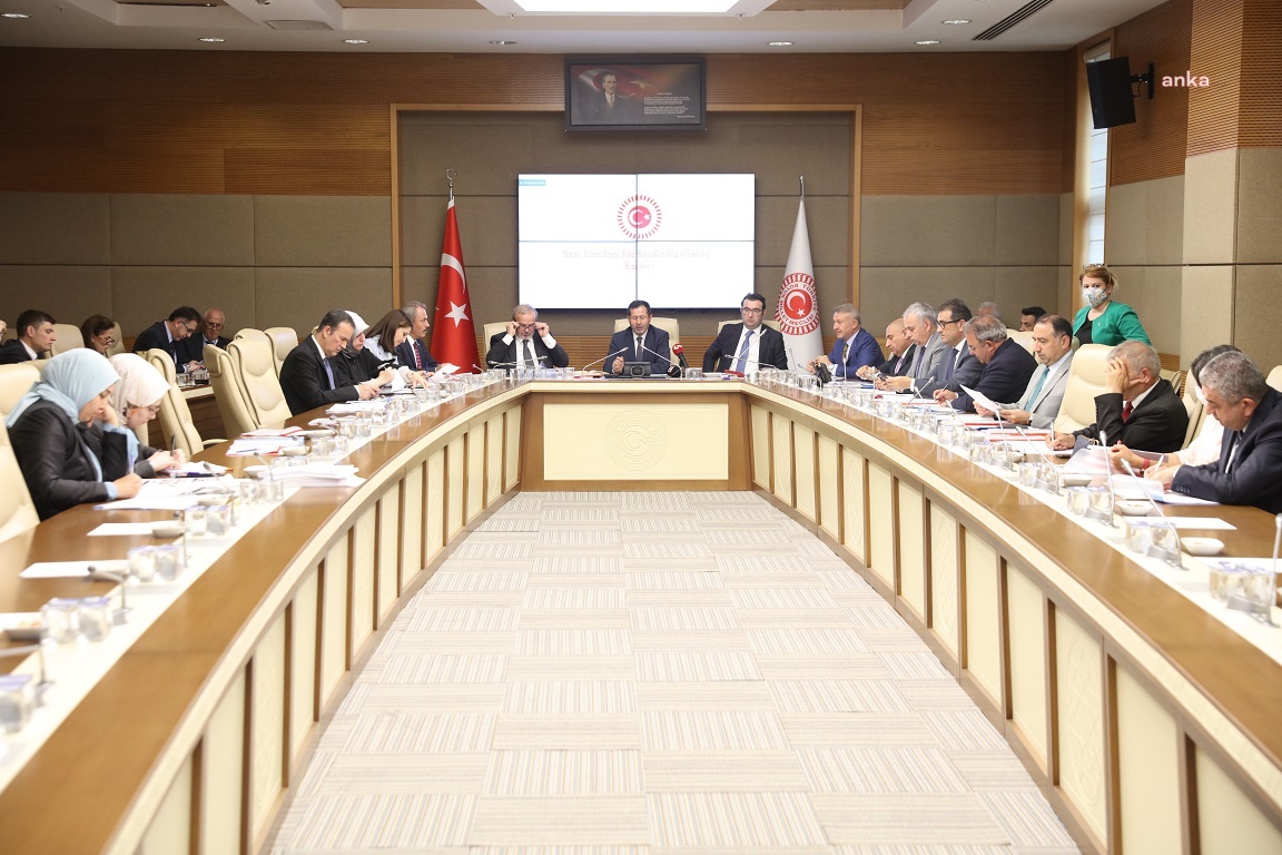ENDÜSTRİ BÖLGELERİNDE ÇED SÜRECİNİ KALDIRAN KANUN TEKLİF KOMİSYONDAN GEÇTİ: "BENİM EŞİM ÇED UZMANI. BİR ÇED’İ İMZALAMADI, GÖREV YERİ DEĞİŞTİRİLDİ. YENİ GELEN İMZALADI"