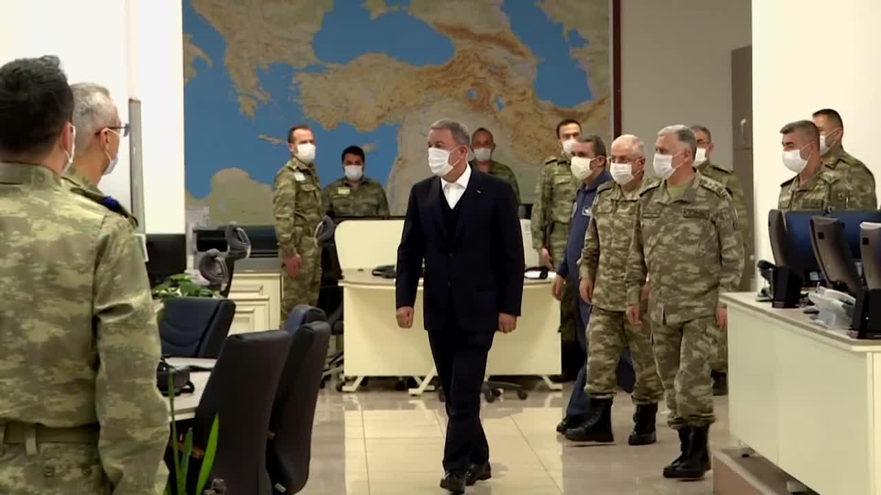 MİLLİ SAVUNMA BAKANI HULUSİ AKAR, 'PENÇE-KAPLAN OPERASYONU'NA KATILAN BİRLİK KOMUTANLARI İLE GÖRÜŞTÜ