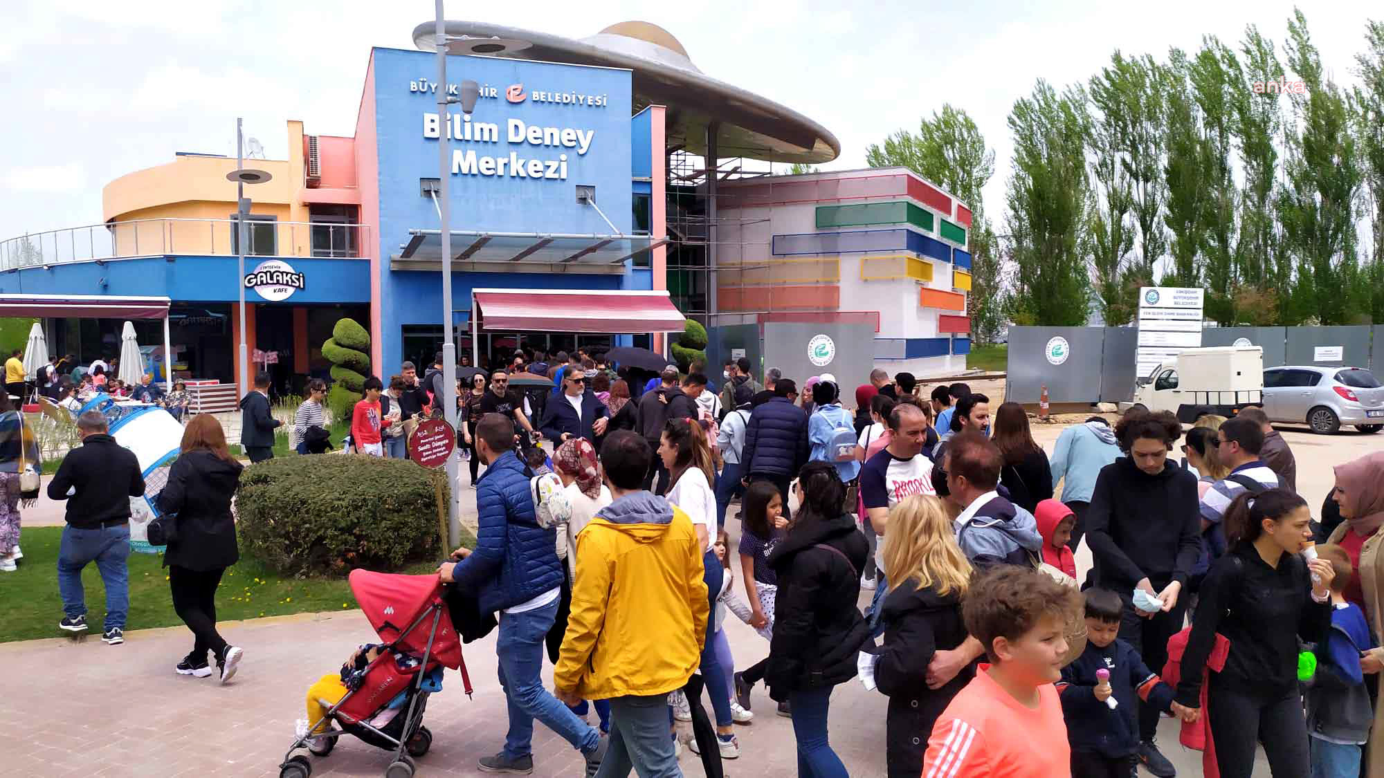 ESKİŞEHİR BÜYÜKŞEHİR'İN BİLİM DENEY MERKEZİ'NE YOĞUN İLGİ