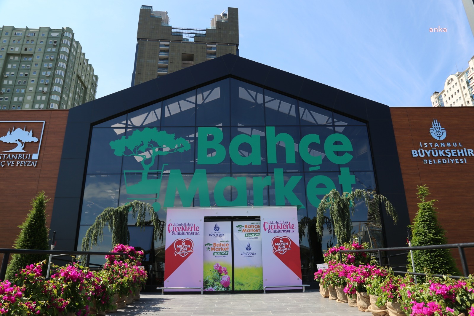 ATAŞEHİR’DE BAHÇE MARKET VE ESATPAŞA SPOR TESİSİ HİZMETE GİRDİ