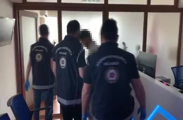 İSTANBUL'DA SAHTE EVRAKLA YABANCILARA 'OTURMA İZNİ' DÜZENLEYEN ŞİRKETE OPERASYON