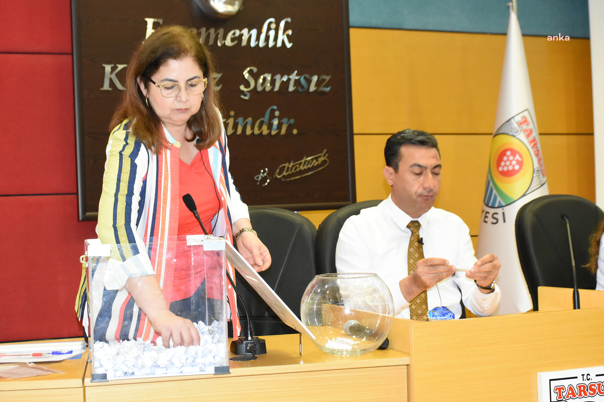 TARSUS BELEDİYESİ ALACAĞI 100 GEÇİCİ İŞÇİNİN KURASINI CANLI YAYINLADI