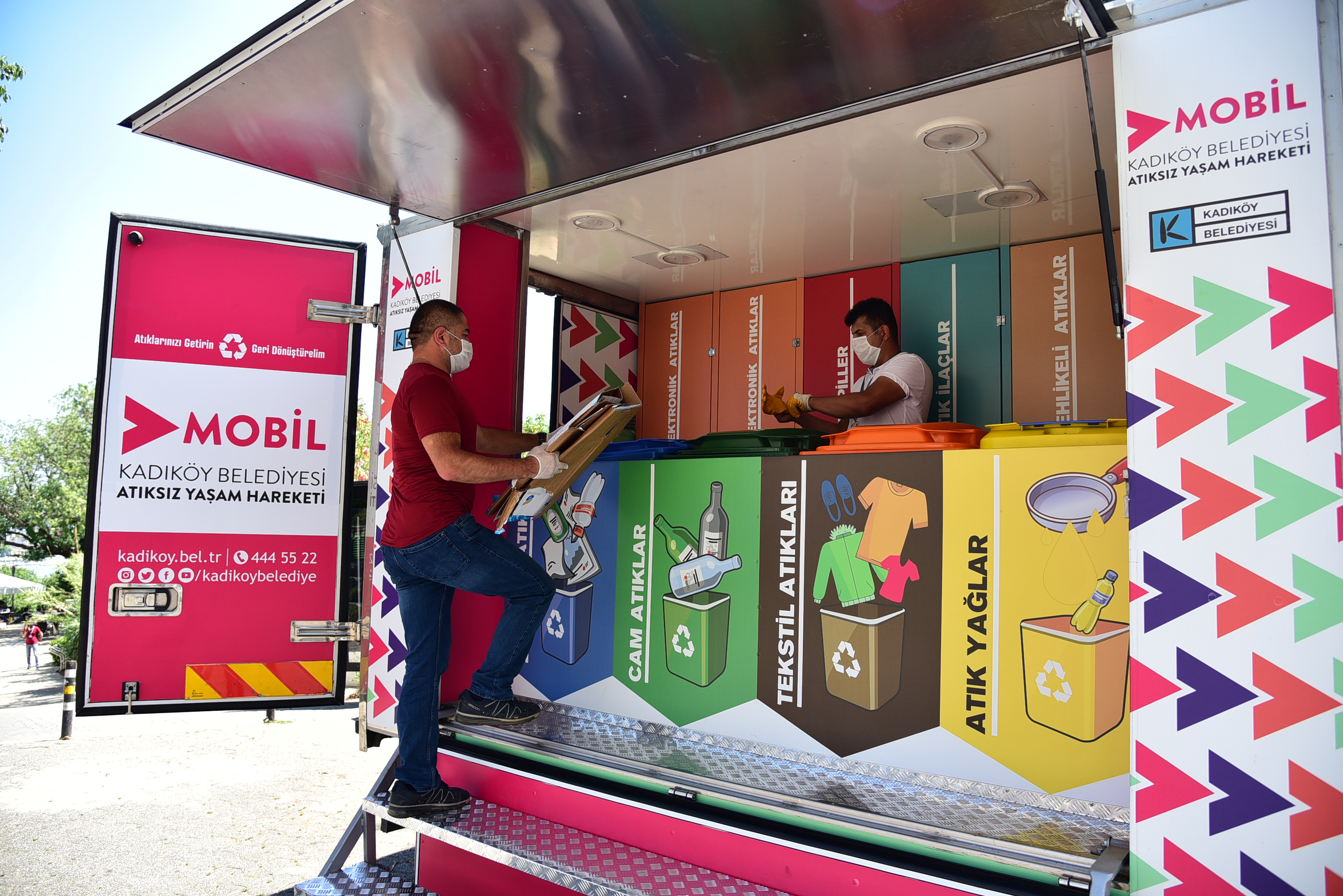 MOBİL ATIK ARACI KADIKÖY YOLLARINDA