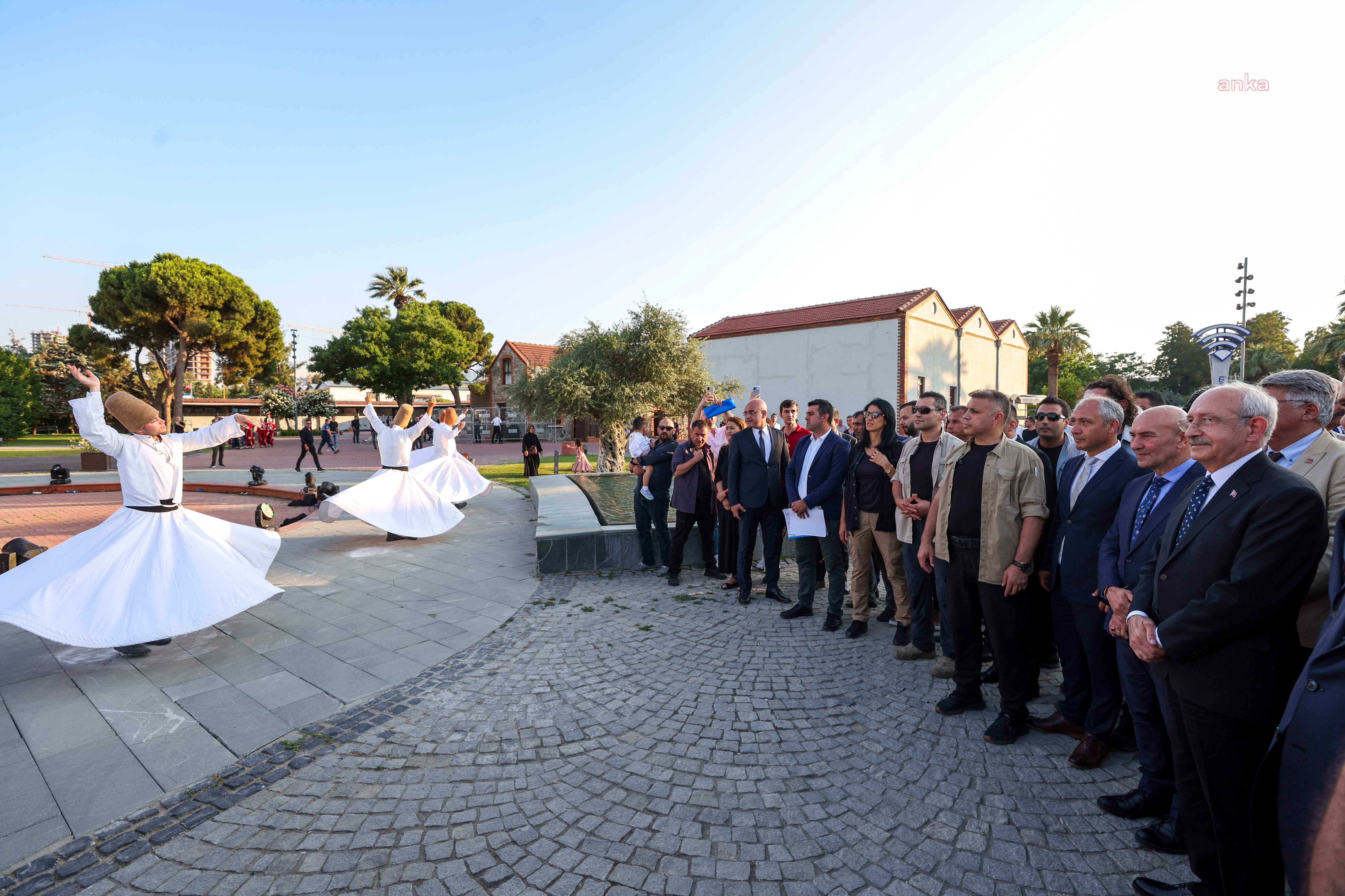 KILIÇDAROĞLU, İZMİR’DE YAŞAYAN KONYALILAR İLE BULUŞTU