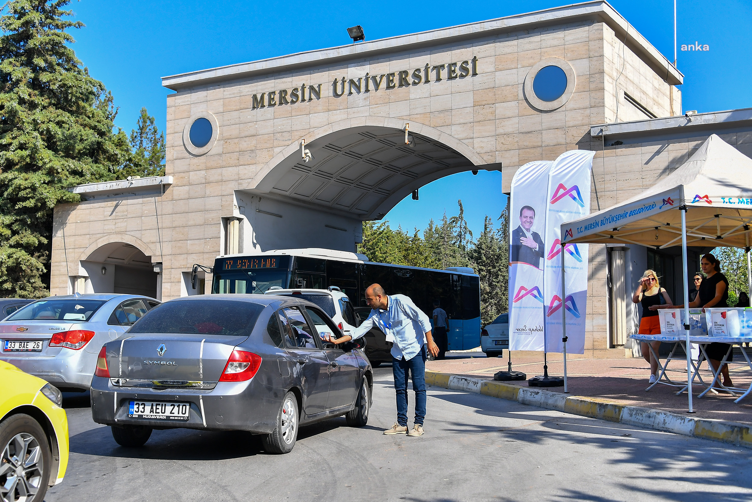 MERSİN BÜYÜKŞEHİR, YKS’YE GİREN ÖĞRENCİLERİN HEYECANINA ORTAK OLDU