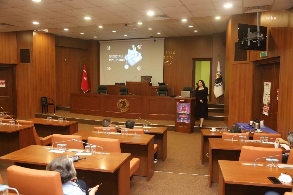 KARTAL BELEDİYESİ'NDEN ÇALIŞANLARINA “İNOVASYON VE METAVERSE” EĞİTİMİ
