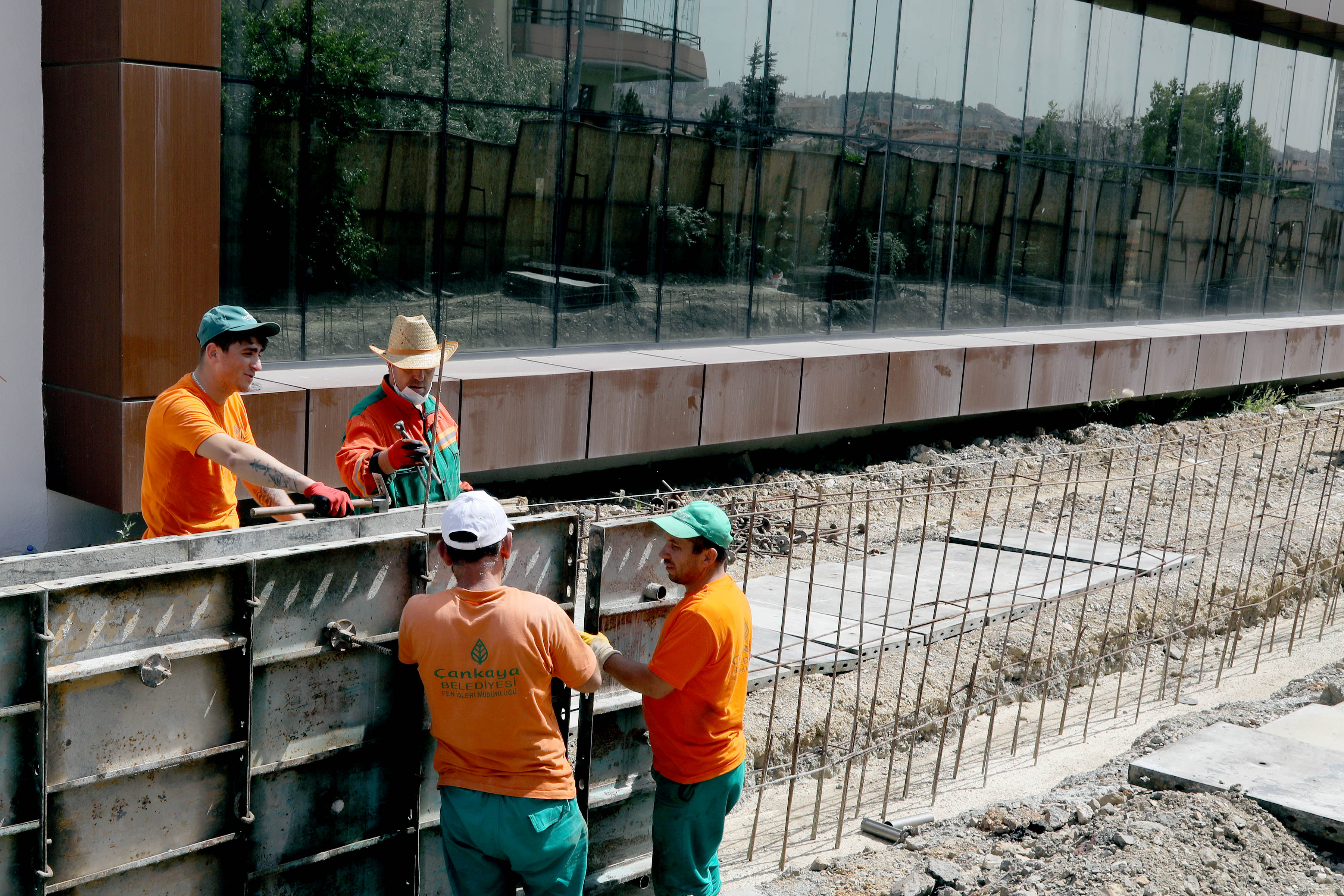 ÇİĞDEM YÜZME HAVUZUNDA ÇALIŞMALAR HIZLANDI