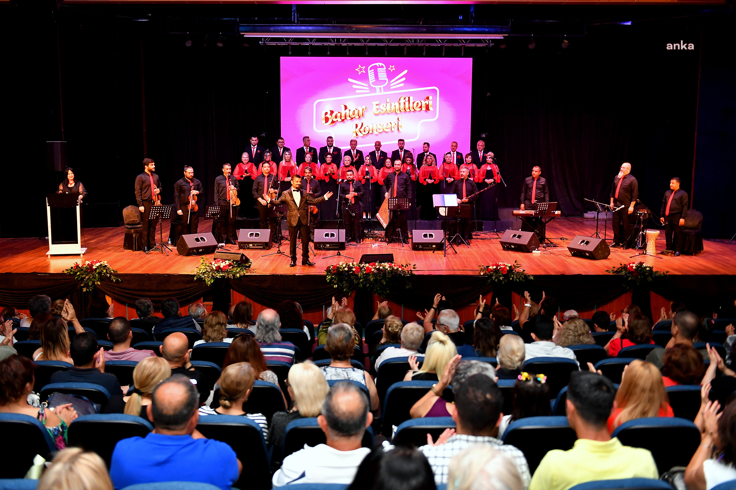 MERSİN BÜYÜKŞEHİR’İN KURSİYERLERİNDEN ‘BAHAR ESİNTİLERİ’ KONSERİ