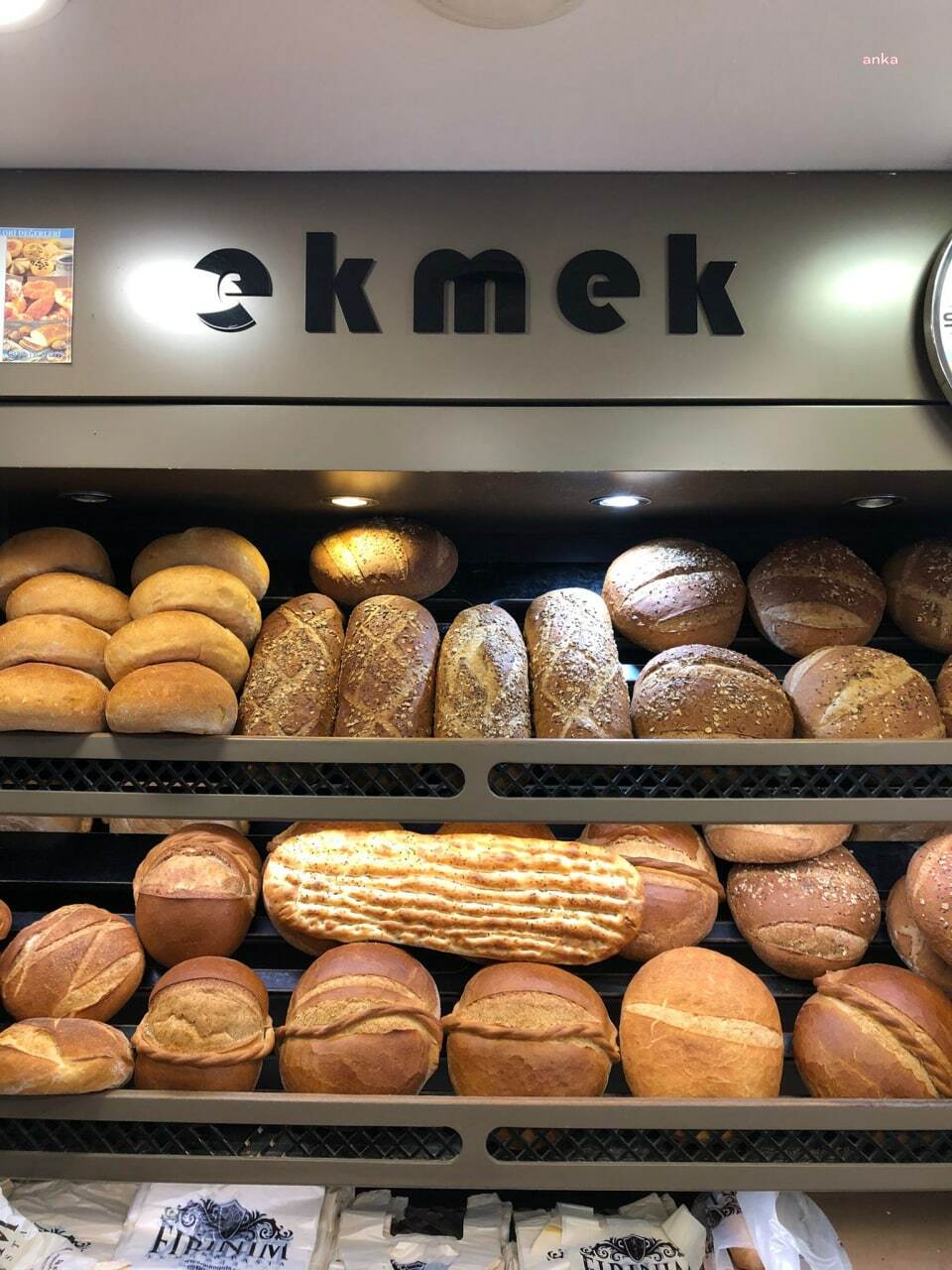 İSTANBUL'DA EKMEK YARINDAN İTİBAREN 5 TL’DEN SATILACAK