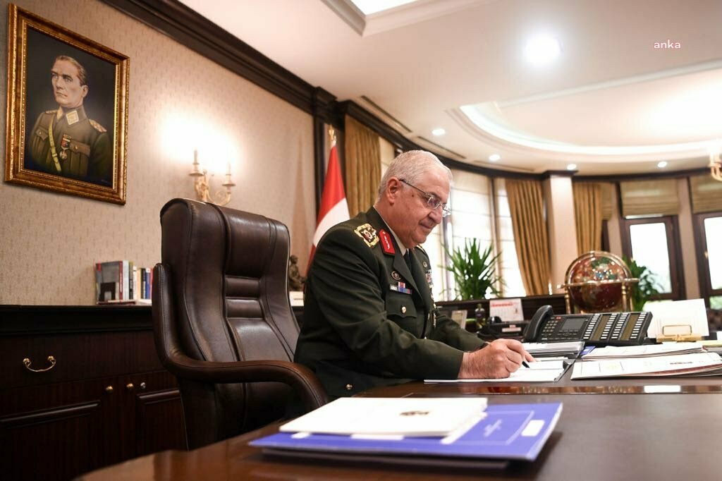 YENİ TORBA KANUN TEKLİFİ TBMM’DE: GENELKURMAY BAŞKANI'NIN YAŞ HADDİ 67’DEN 72’YE KADAR ÇIKABİLECEK
