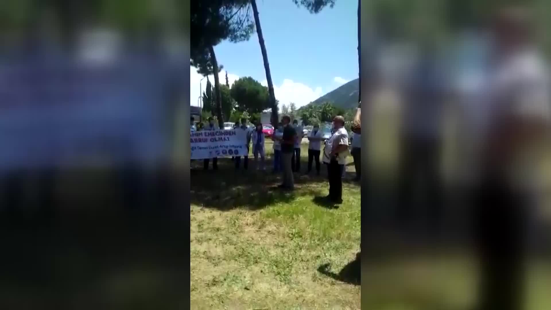 DEÜ HASTANESİ SAĞLIK ÇALIŞANLARI HAKLARI İÇİN SESLERİNİ YÜKSELTTİ