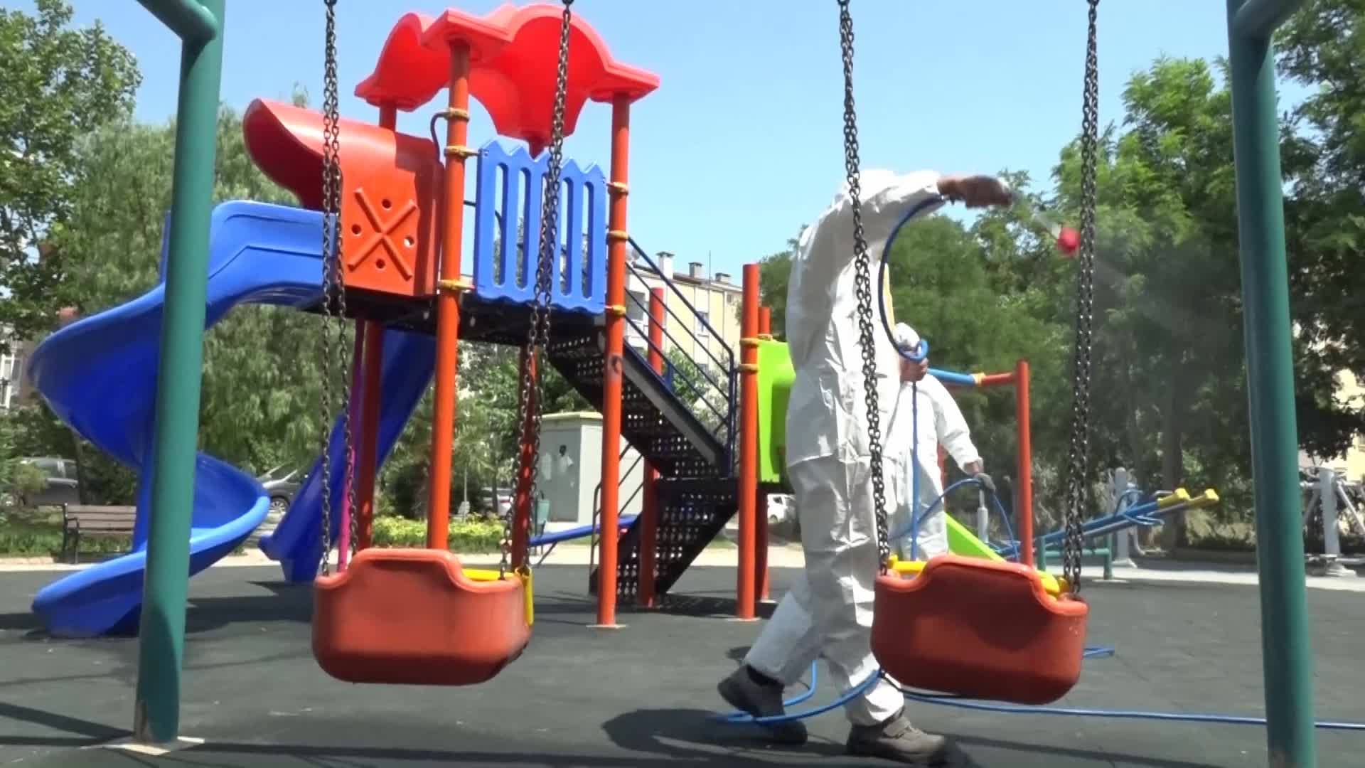 BORNOVA’NIN PARKLARI YAZ TATİLİNE HAZIR