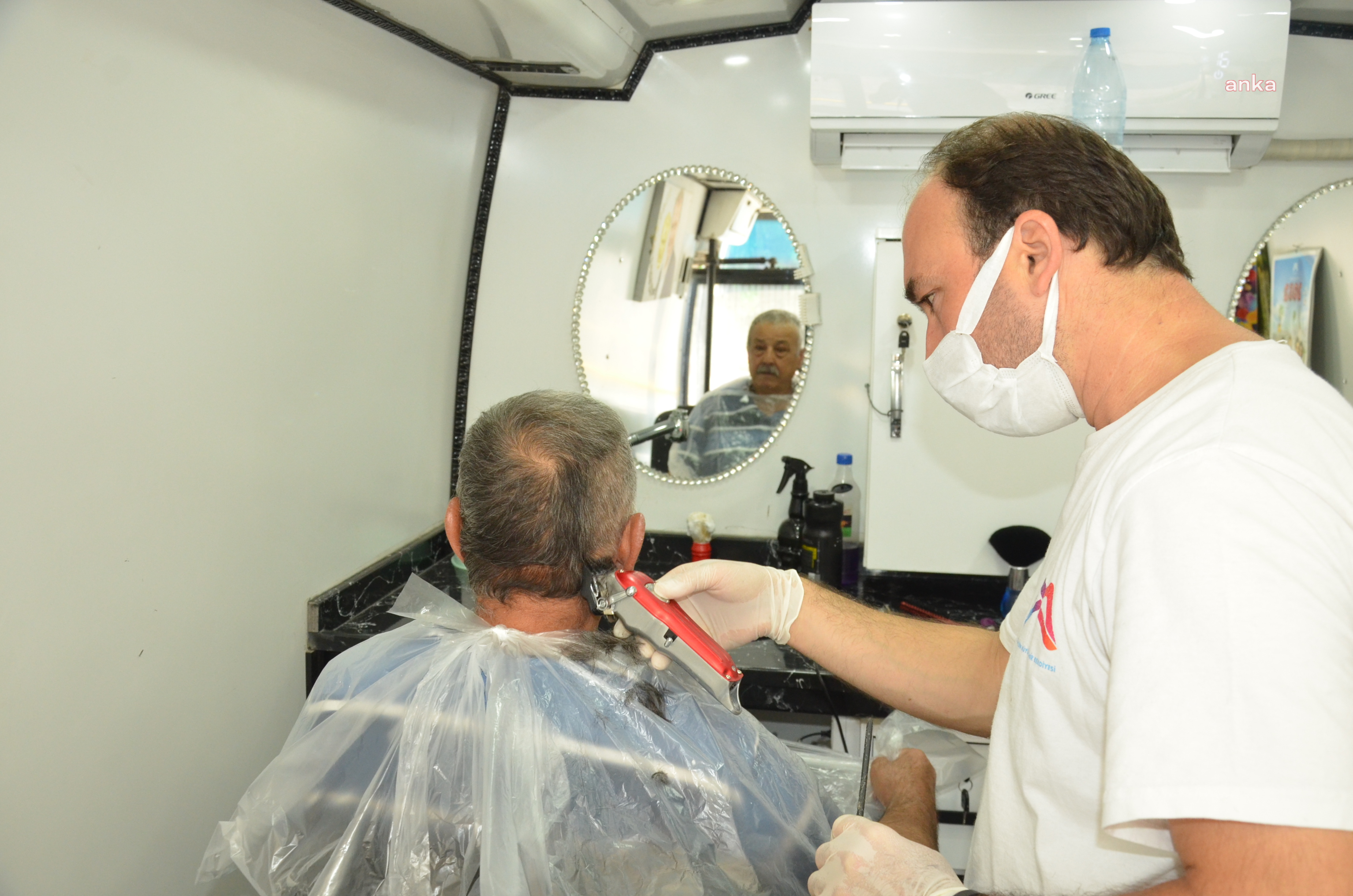 MERSİN BÜYÜKŞEHİR’İN ÜCRETSİZ MOBİL KUAFÖR ARACI, HİZMET VERMEYE DEVAM EDİYOR