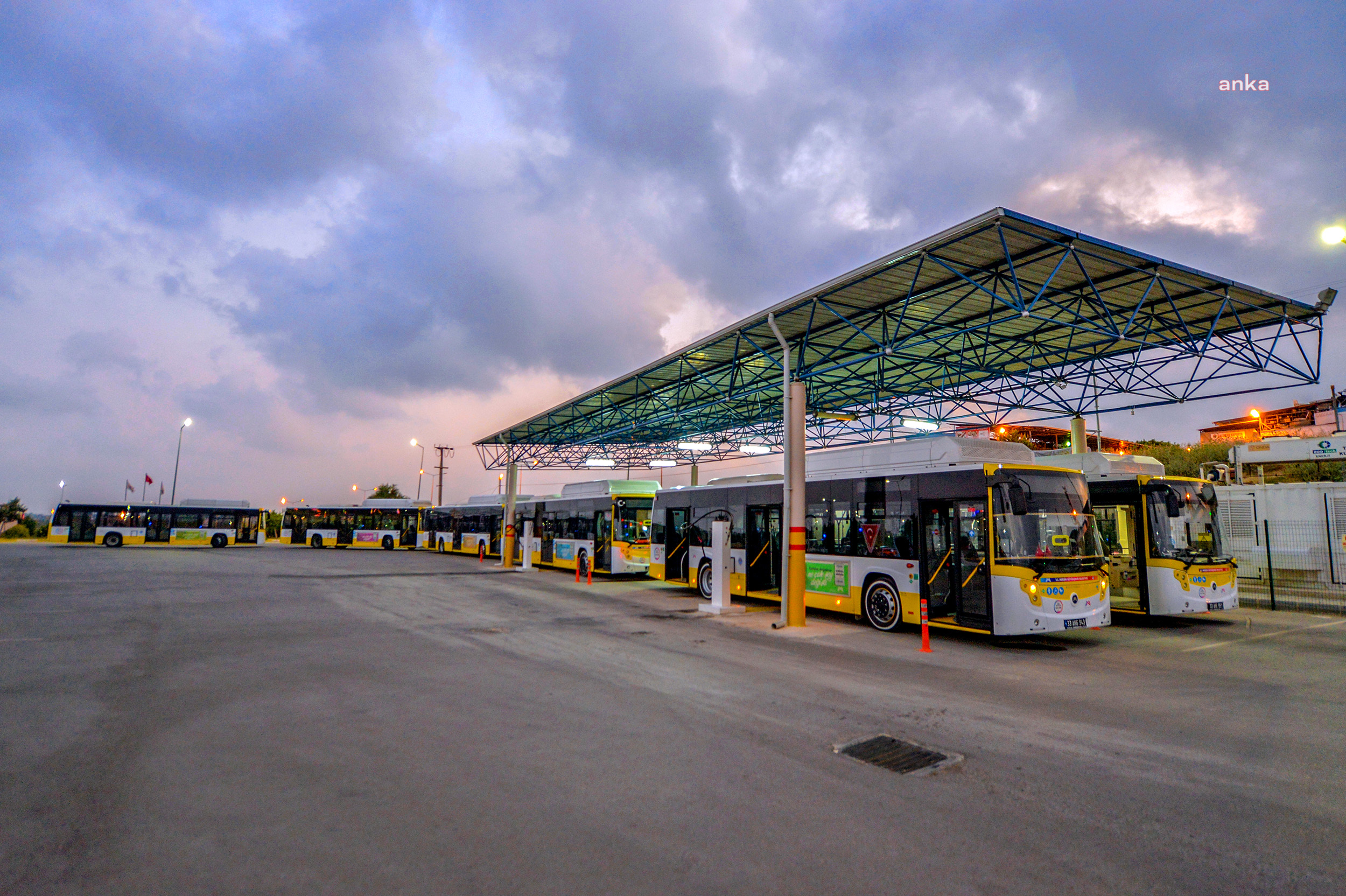 MERSİN BÜYÜKŞEHİR, CNG’Lİ OTOBÜSLER İÇİN DOĞALGAZ YAKIT DOLUM İSTASYONU KURDU