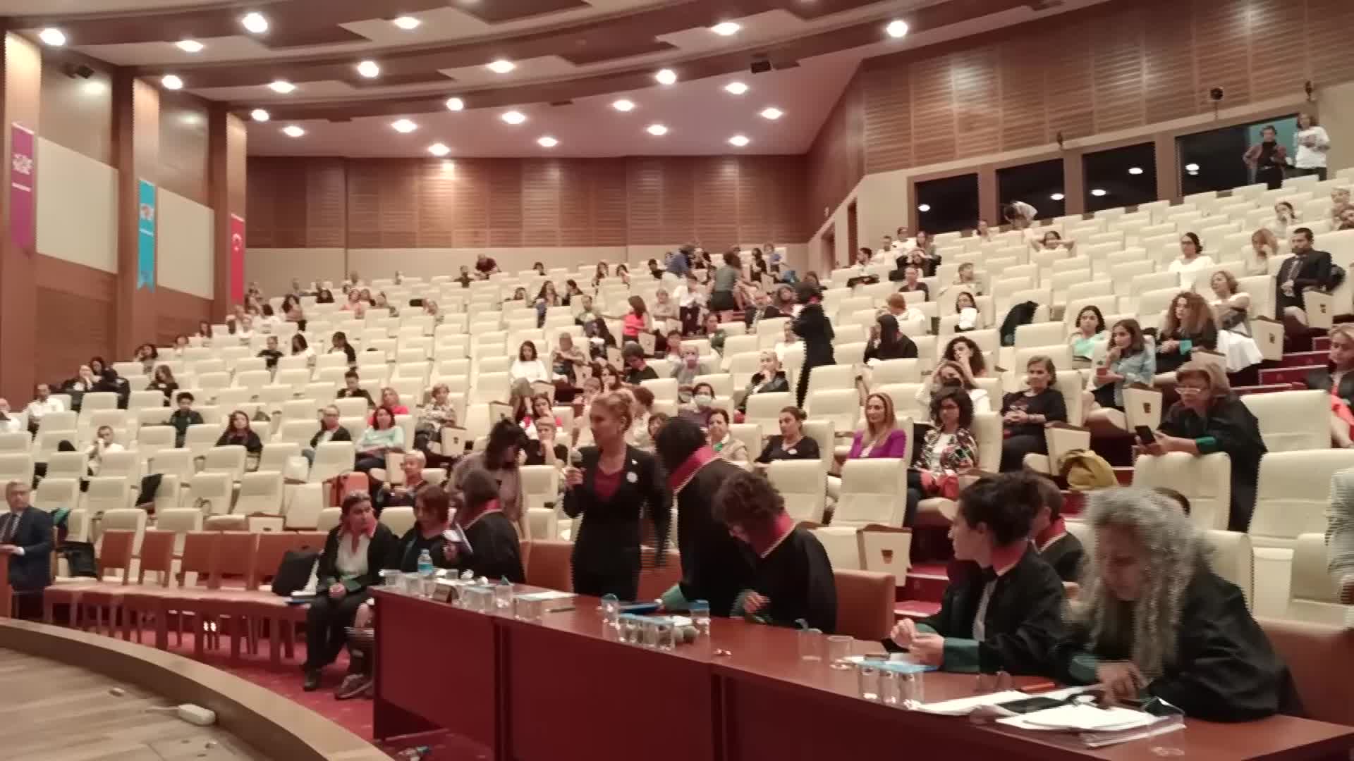 İSTANBUL SÖZLEŞMESİ DANIŞTAYDA. ANKARA DİŞ HEKİMLERİ ODASI GENEL SEKRETERİ GÜL: “KADIN ÜYELERİMİZ, ÇALIŞMA SAATLERİNİ DAHİ ŞİDDETE UĞRAMA KORKUSUYLA BELİRLİYOR”