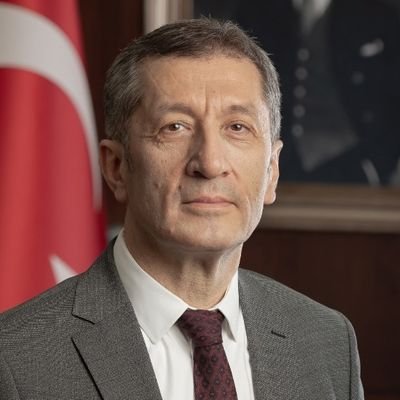 BAKAN SELÇUK: SINAVDA SOSYAL MESAFENİZİ KORUYUN