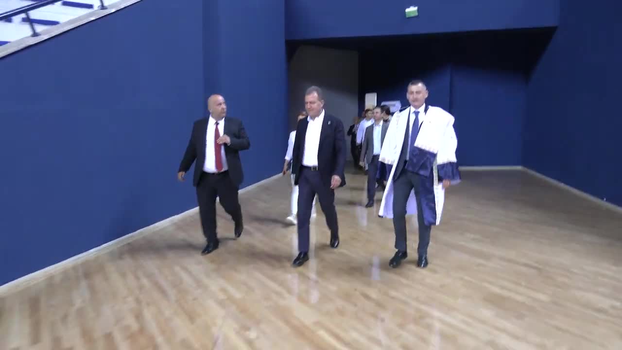 VAHAP SEÇER, TOROS ÜNİVERSİTESİ ÖĞRENCİLERİ İLE MEZUNİYET TÖRENİNDE BULUŞTU